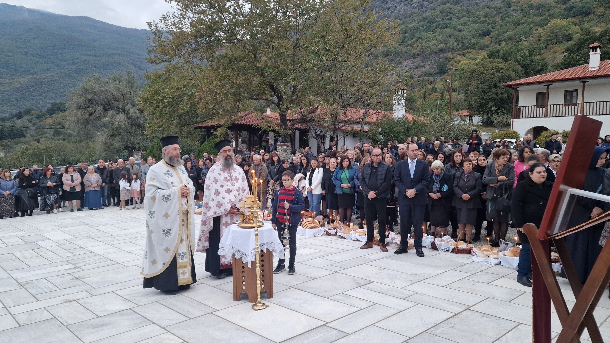 Πανηγυρίζει ο Άγιος Ιλαρίων: Πλήθος πιστών