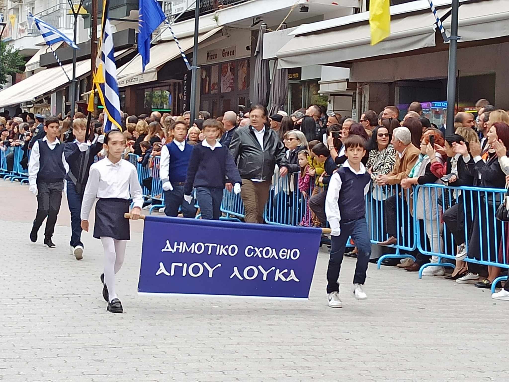 Γιαννιτσά/20η Οκτωβρίου: Θερμό κλίμα στην επετειακή παρέλαση της απελευθέρωσης της πόλης (φώτος)