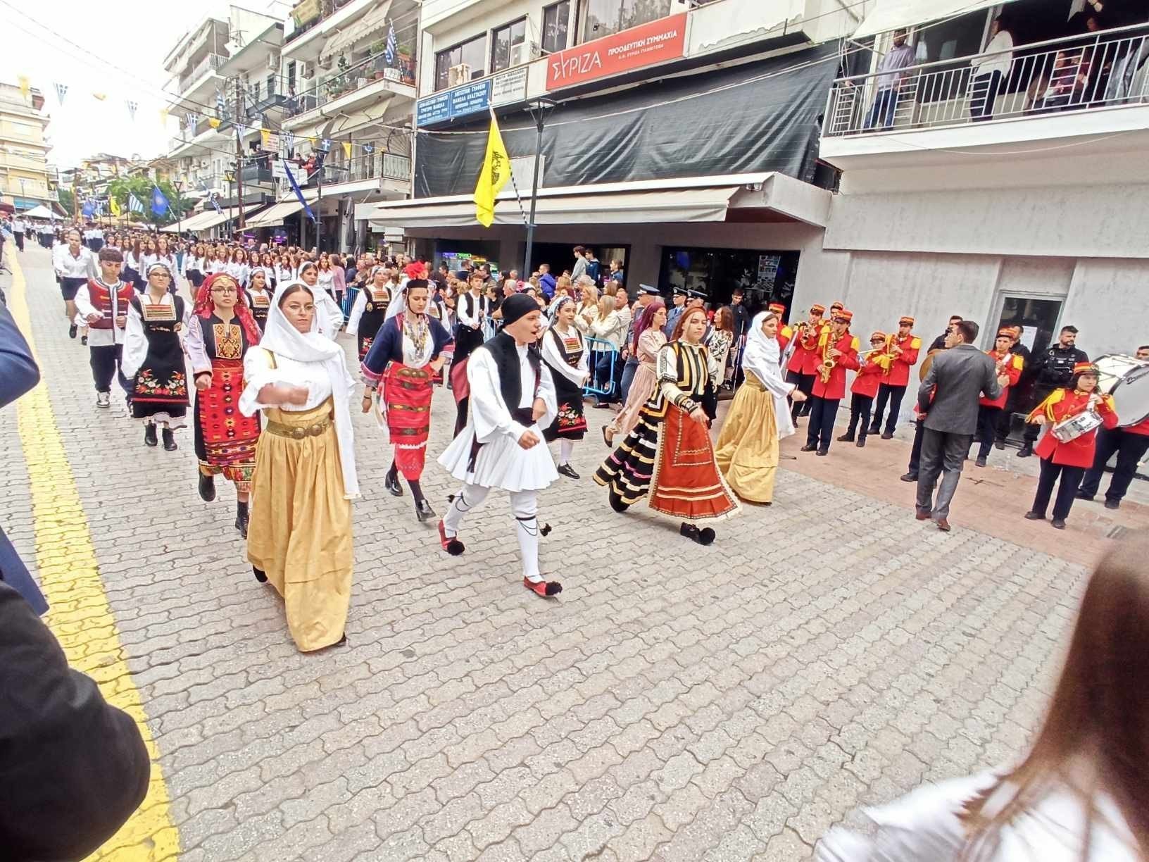 Γιαννιτσά/20η Οκτωβρίου: Θερμό κλίμα στην επετειακή παρέλαση της απελευθέρωσης της πόλης (φώτος)