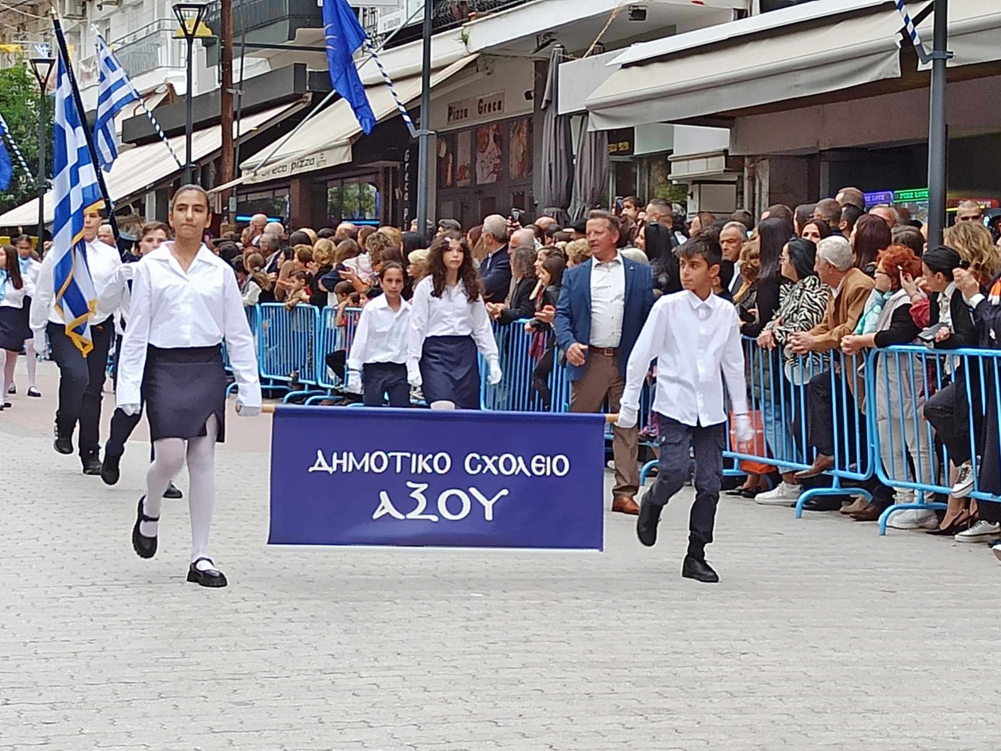 Γιαννιτσά/20η Οκτωβρίου: Θερμό κλίμα στην επετειακή παρέλαση της απελευθέρωσης της πόλης (φώτος)