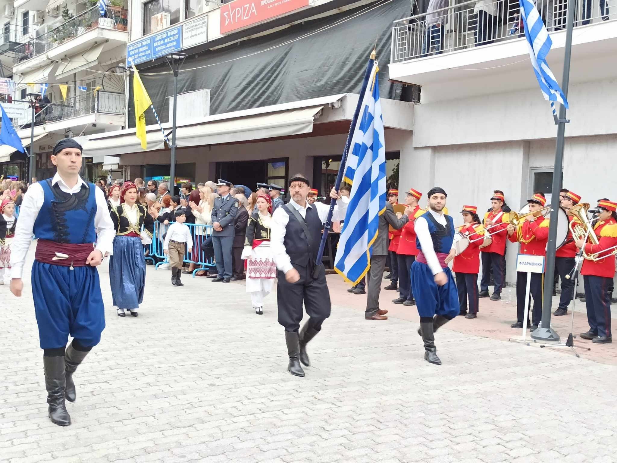 Γιαννιτσά/20η Οκτωβρίου: Υπέροχοι Σύλλογοι και Στρατός στην επετειακή παρέλαση (φώτος, video)