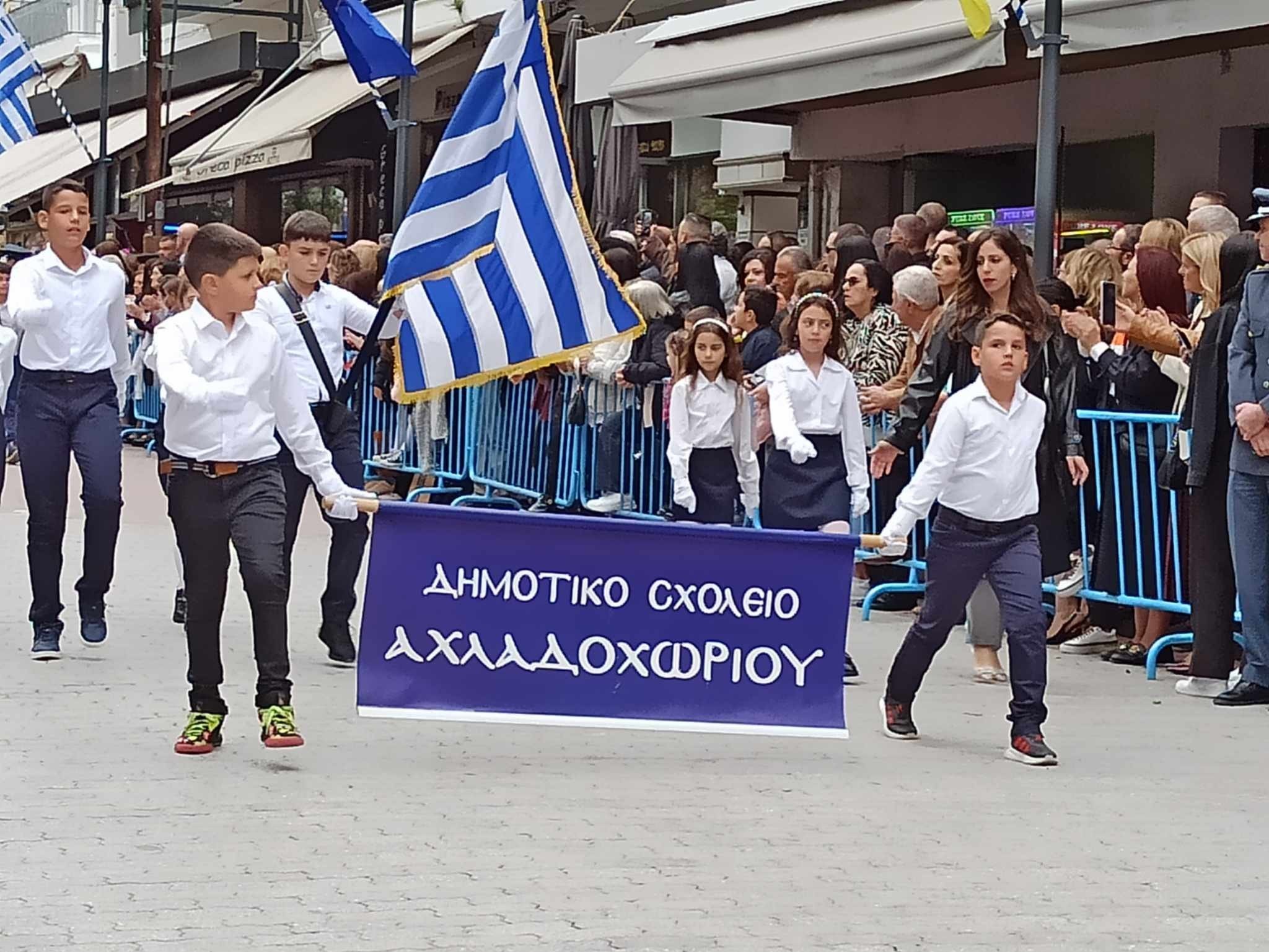 Γιαννιτσά/20η Οκτωβρίου: Θερμό κλίμα στην επετειακή παρέλαση της απελευθέρωσης της πόλης (φώτος)