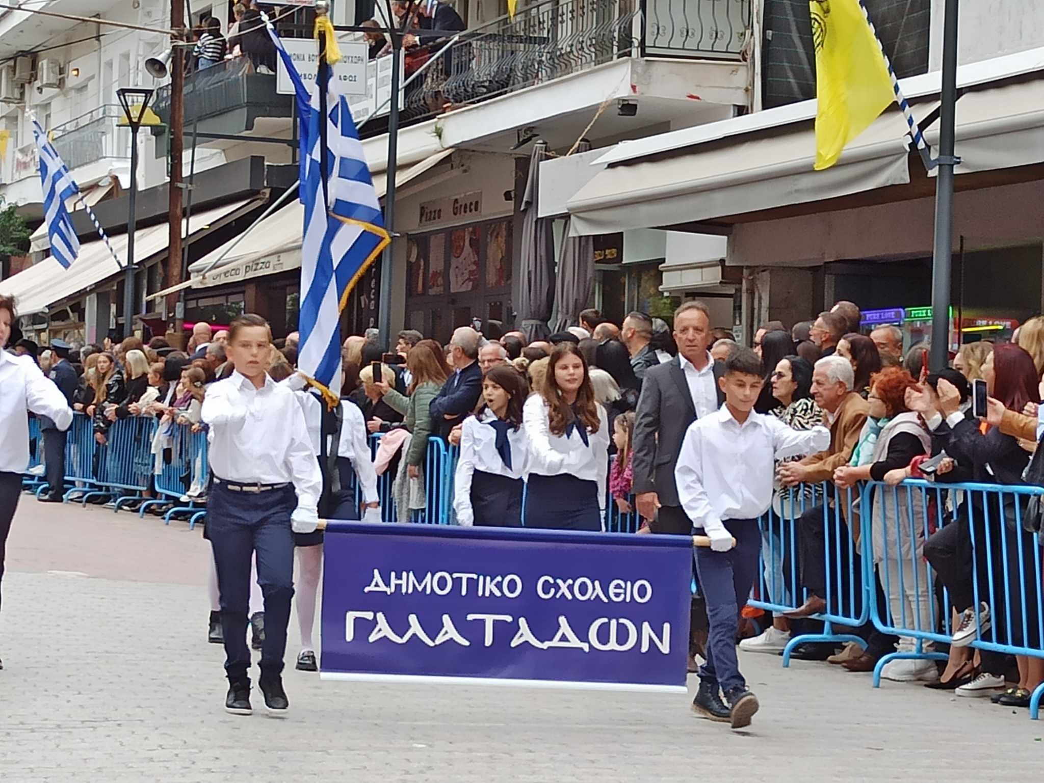 Γιαννιτσά/20η Οκτωβρίου: Θερμό κλίμα στην επετειακή παρέλαση της απελευθέρωσης της πόλης (φώτος)