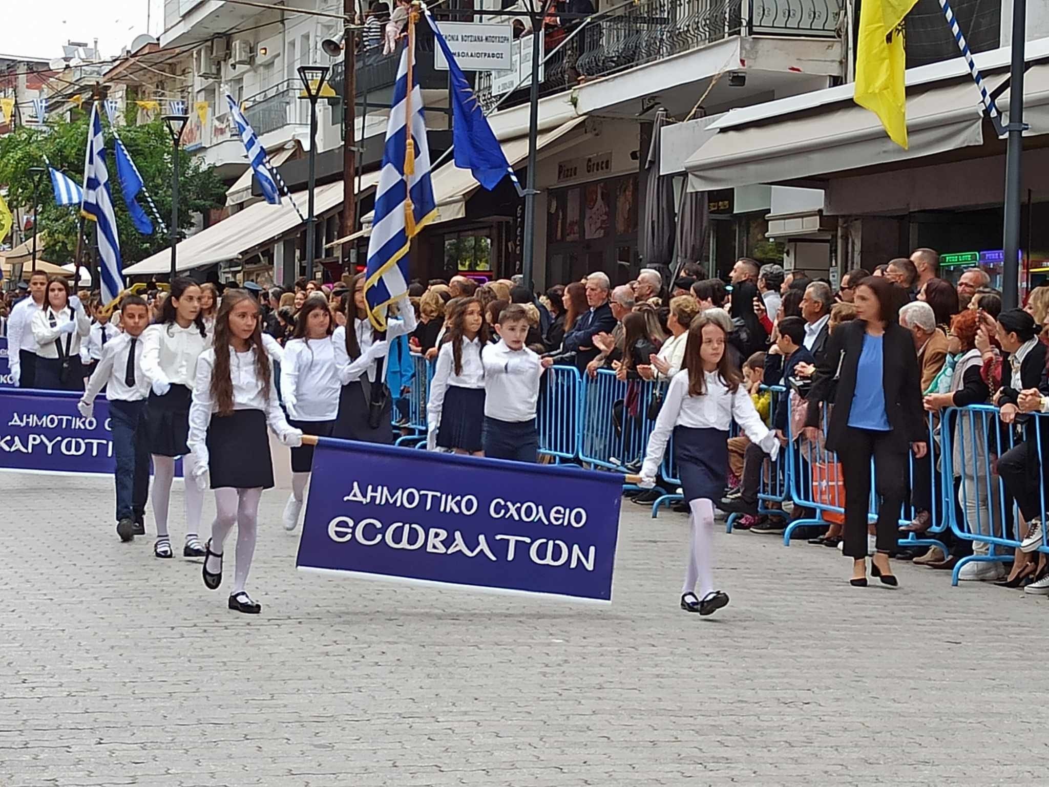 Γιαννιτσά/20η Οκτωβρίου: Θερμό κλίμα στην επετειακή παρέλαση της απελευθέρωσης της πόλης (φώτος)