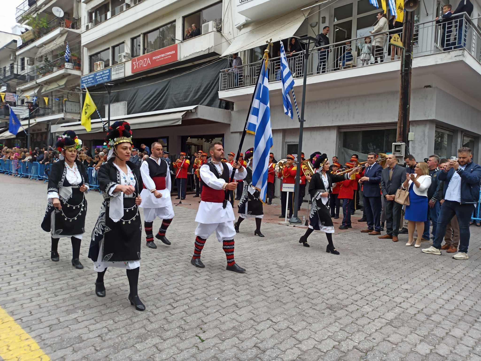 Γιαννιτσά/20η Οκτωβρίου: Υπέροχοι Σύλλογοι και Στρατός στην επετειακή παρέλαση (φώτος, video)