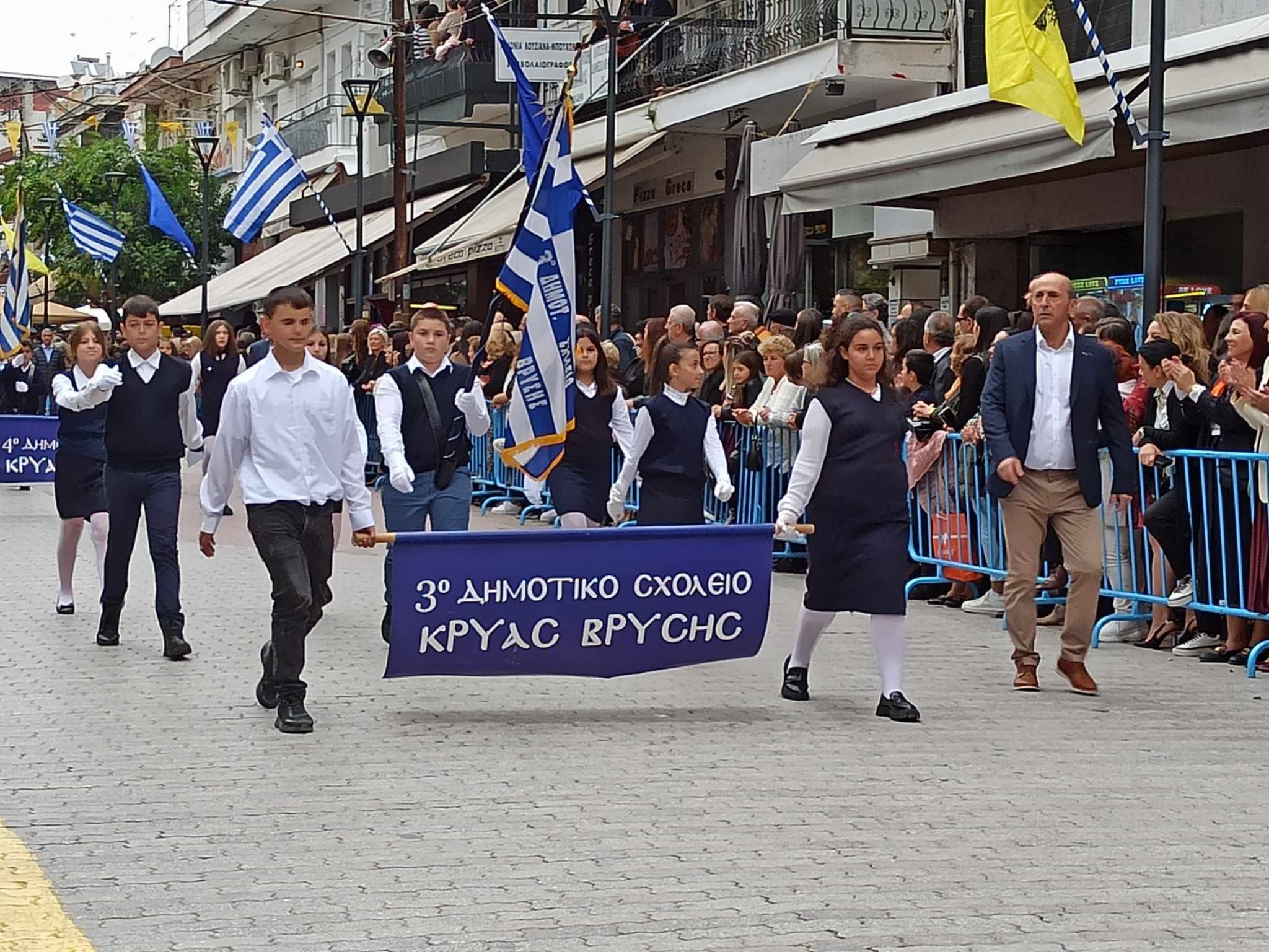 Γιαννιτσά/20η Οκτωβρίου: Θερμό κλίμα στην επετειακή παρέλαση της απελευθέρωσης της πόλης (φώτος)