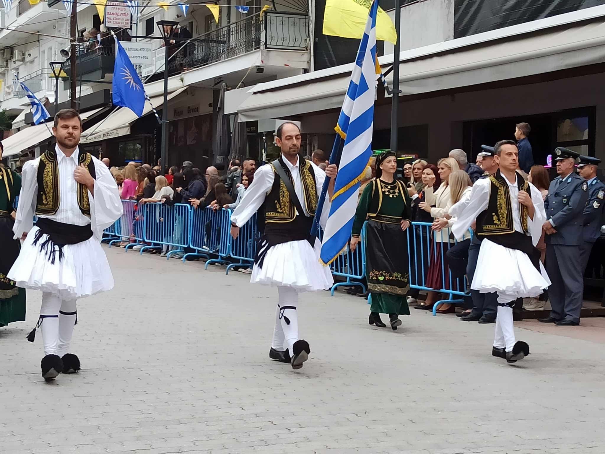 Γιαννιτσά/20η Οκτωβρίου: Υπέροχοι Σύλλογοι και Στρατός στην επετειακή παρέλαση (φώτος, video)