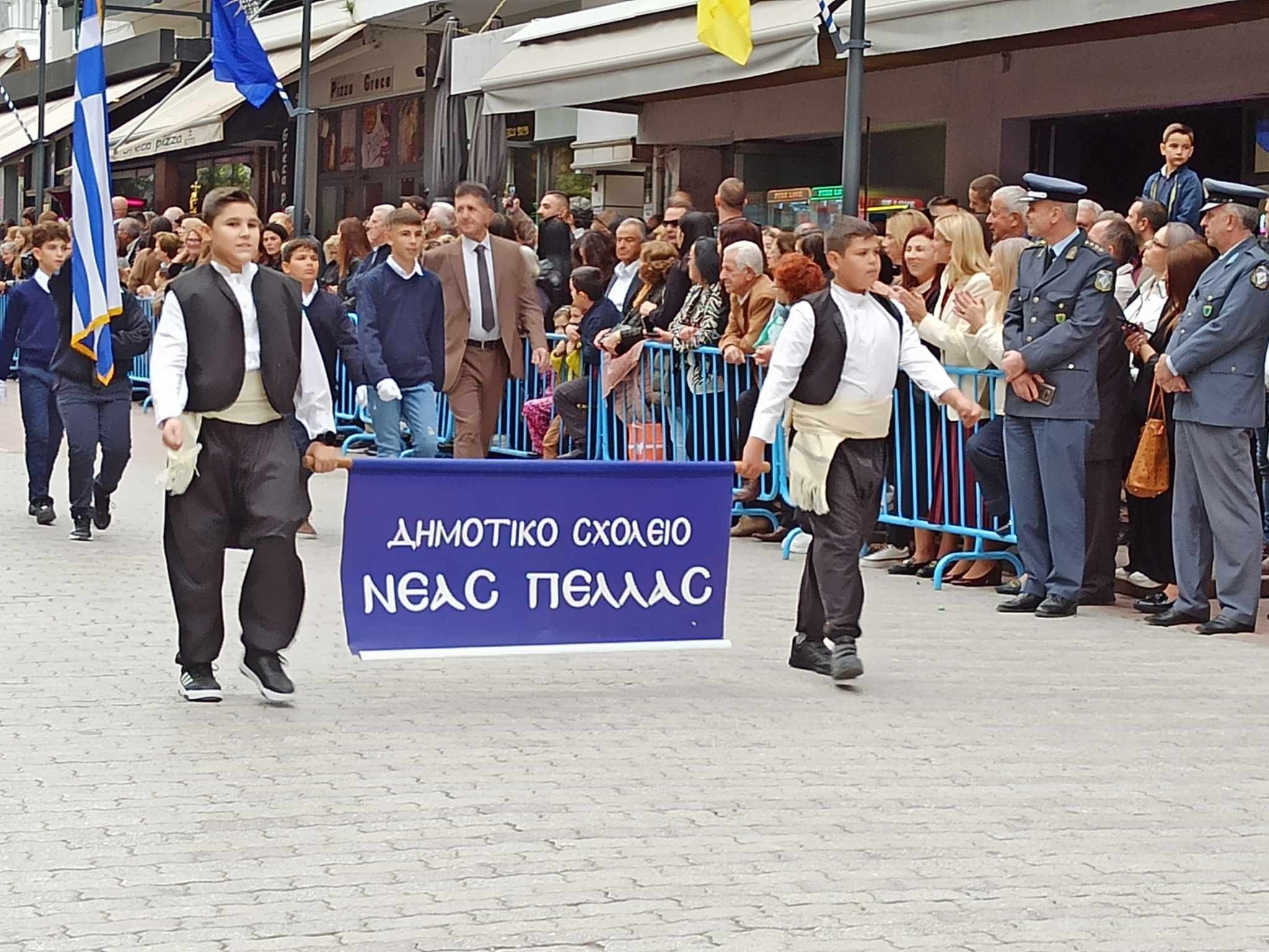 Γιαννιτσά/20η Οκτωβρίου: Θερμό κλίμα στην επετειακή παρέλαση της απελευθέρωσης της πόλης (φώτος)