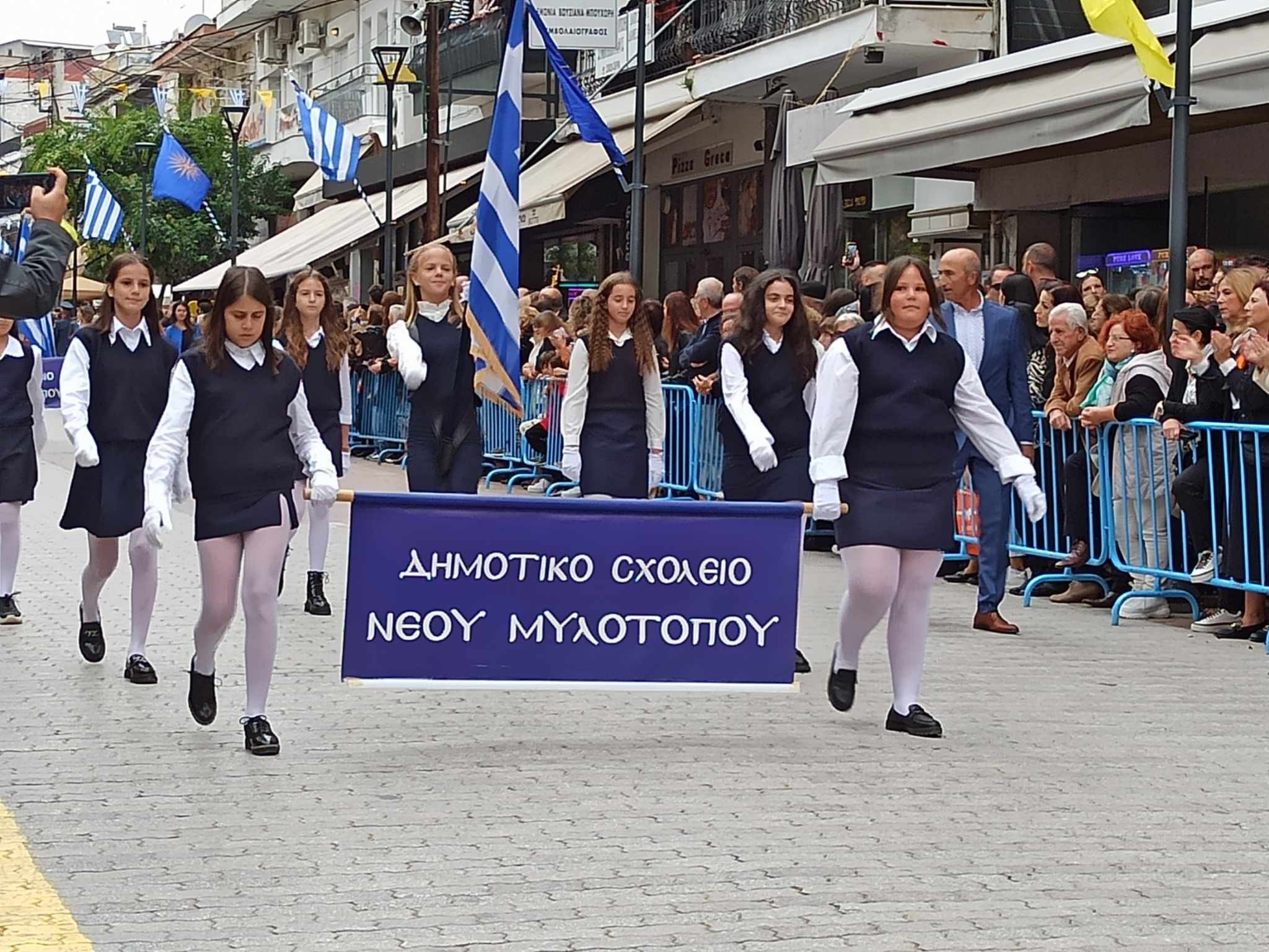 Γιαννιτσά/20η Οκτωβρίου: Θερμό κλίμα στην επετειακή παρέλαση της απελευθέρωσης της πόλης (φώτος)