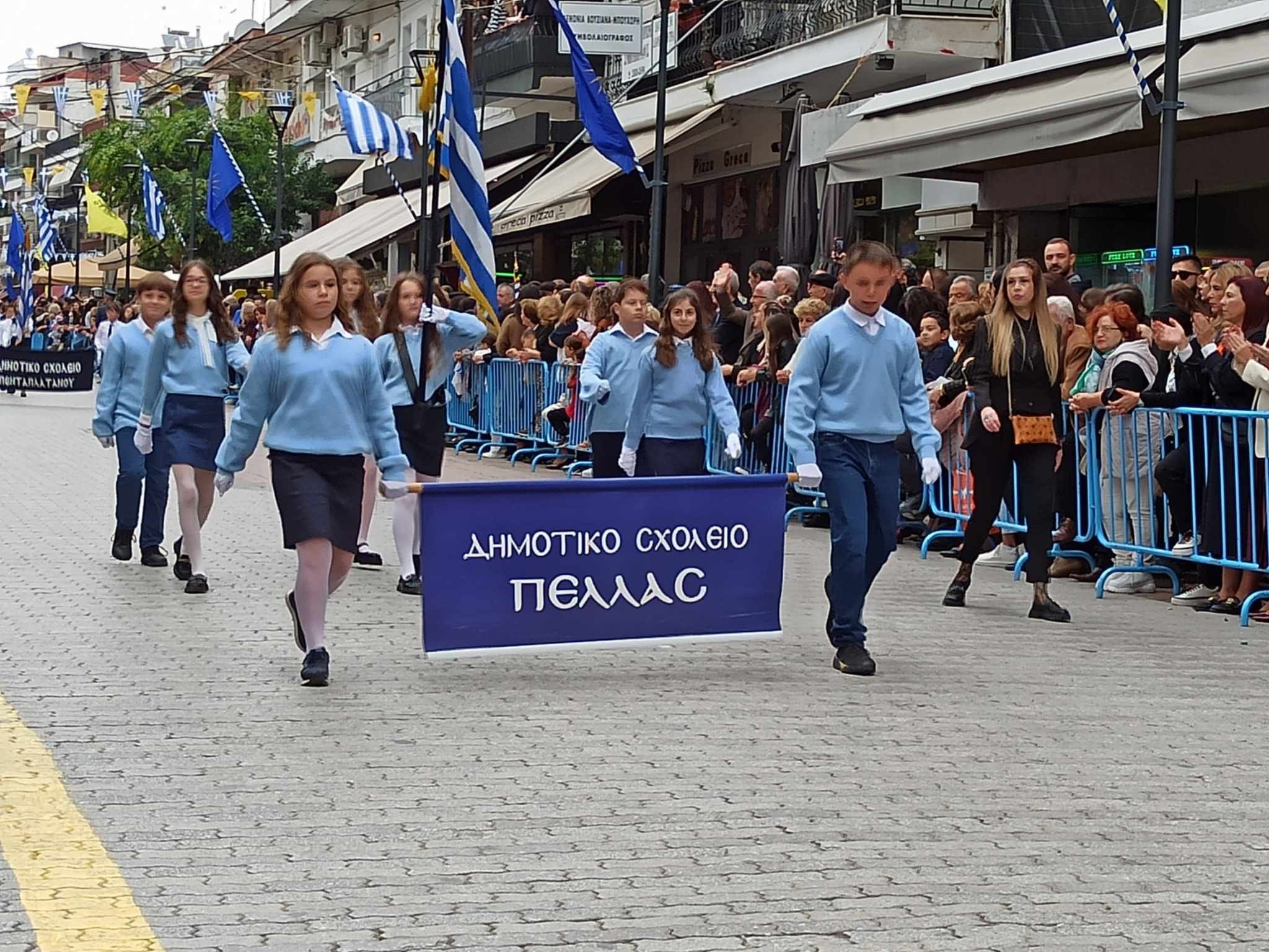 Γιαννιτσά/20η Οκτωβρίου: Θερμό κλίμα στην επετειακή παρέλαση της απελευθέρωσης της πόλης (φώτος)