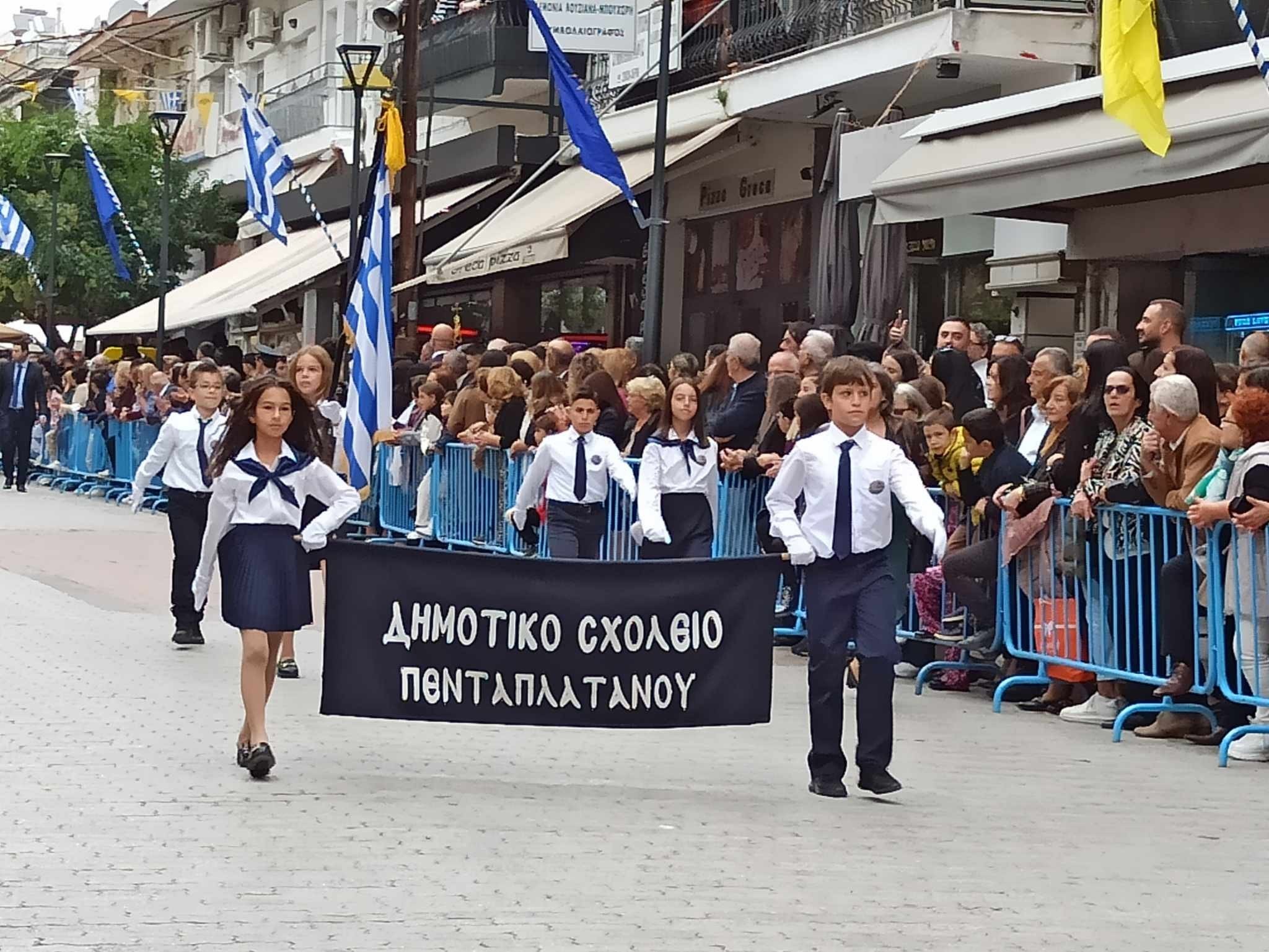 Γιαννιτσά/20η Οκτωβρίου: Θερμό κλίμα στην επετειακή παρέλαση της απελευθέρωσης της πόλης (φώτος)