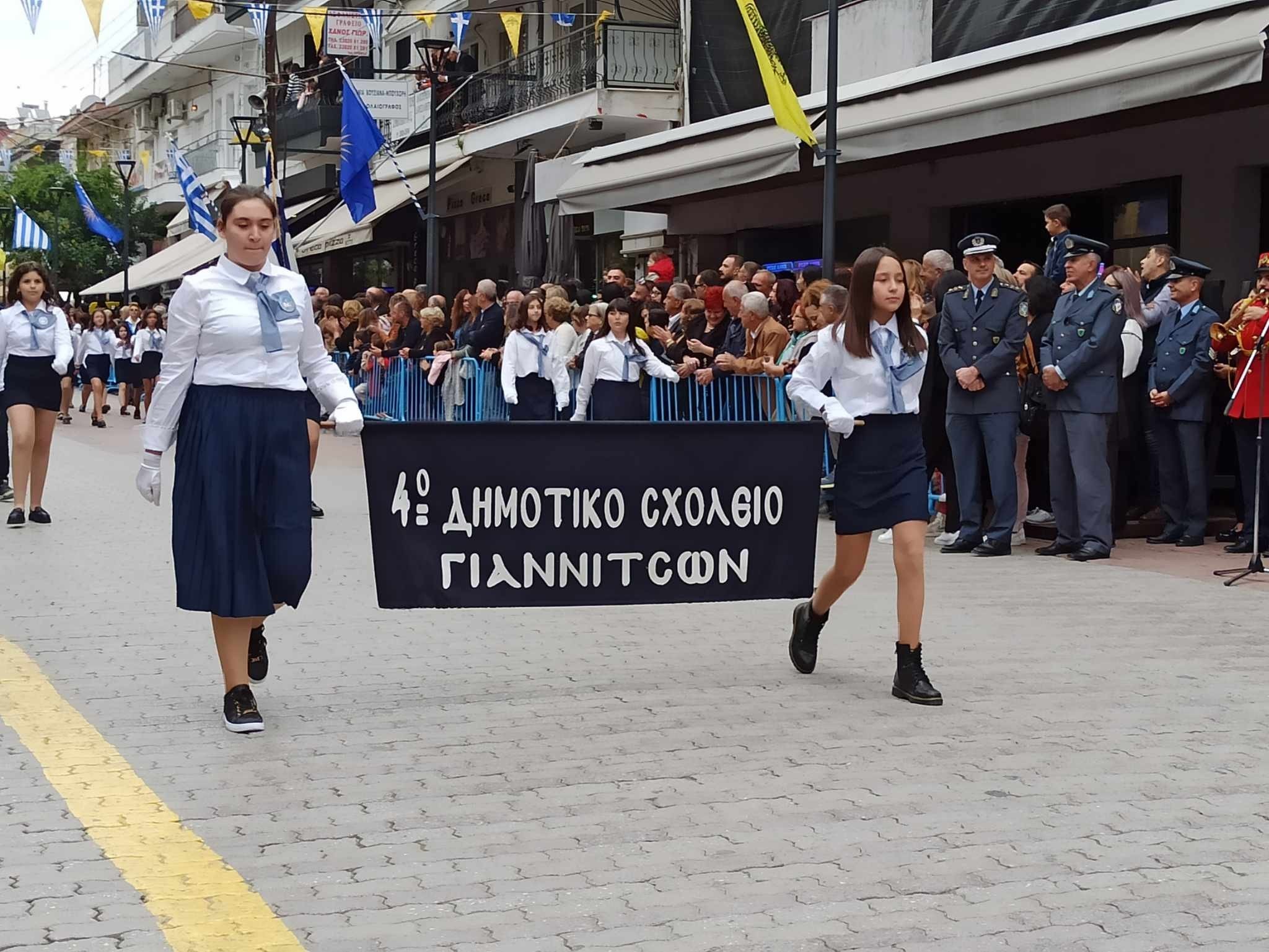 Γιαννιτσά/20η Οκτωβρίου: Θερμό κλίμα στην επετειακή παρέλαση της απελευθέρωσης της πόλης (φώτος)