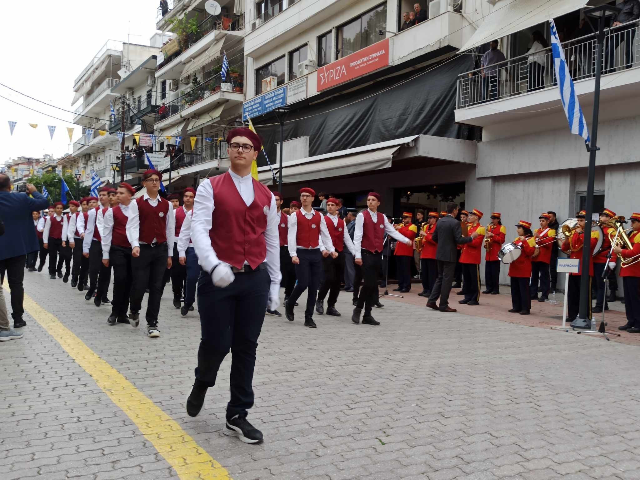 Γιαννιτσά/20η Οκτωβρίου: Θερμό κλίμα στην επετειακή παρέλαση της απελευθέρωσης της πόλης (φώτος)