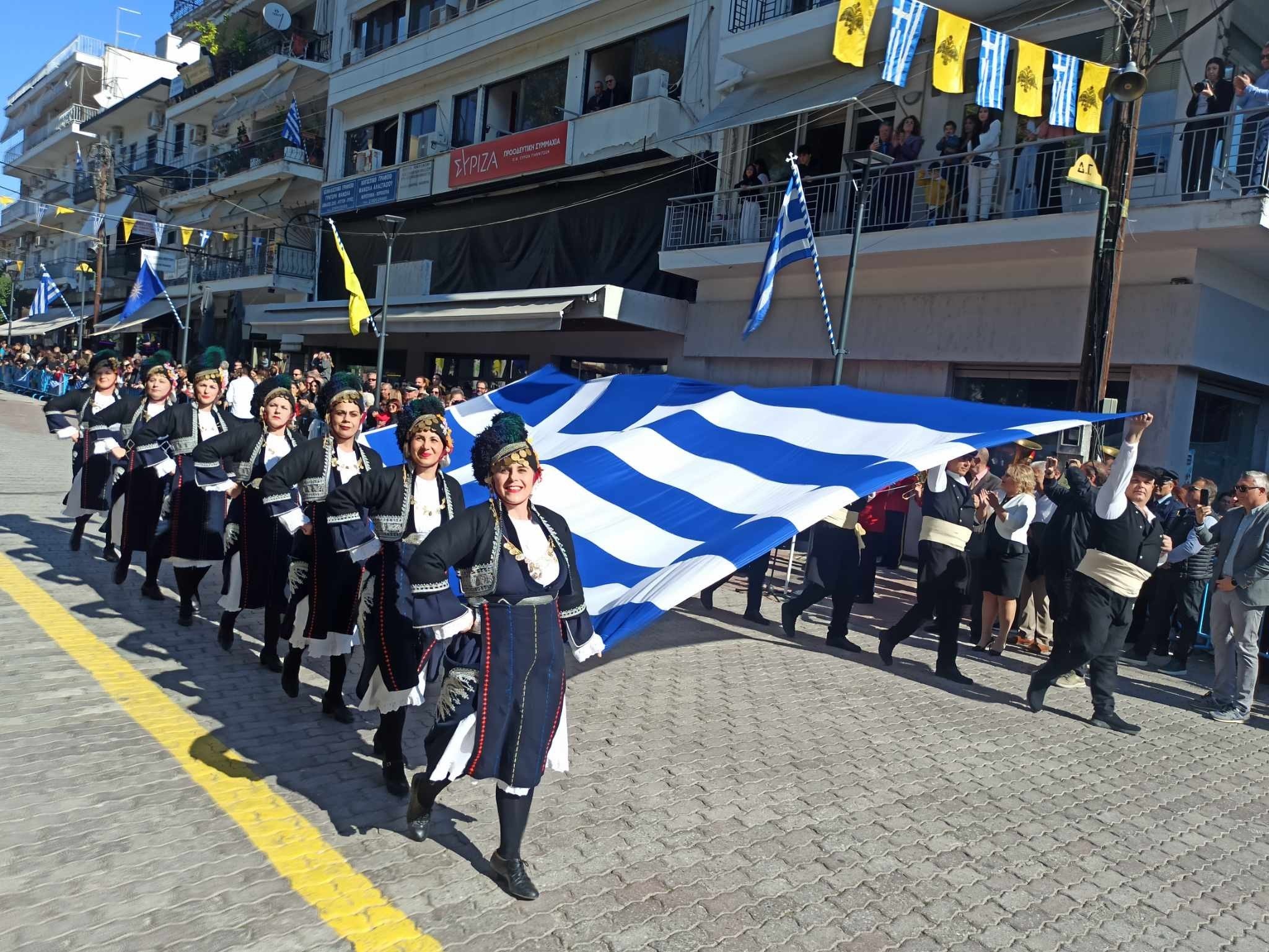 28η Οκτωβρίου/Γιαννιτσά: Με καλοκαιρινό καιρό η παρέλαση στον Πεζόδρομο της πόλης