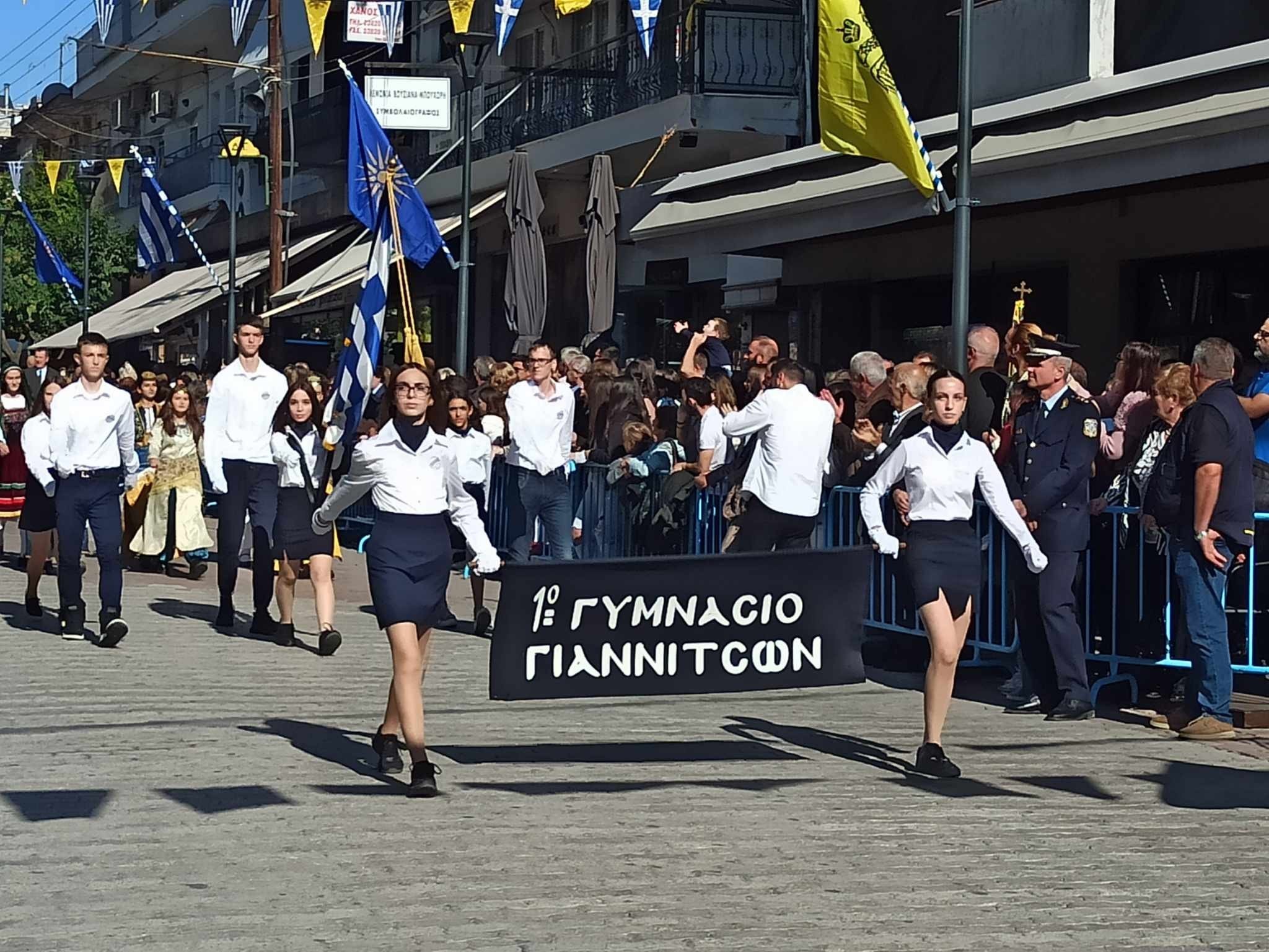 28η Οκτωβρίου/Γιαννιτσά: Με καλοκαιρινό καιρό η παρέλαση στον Πεζόδρομο της πόλης