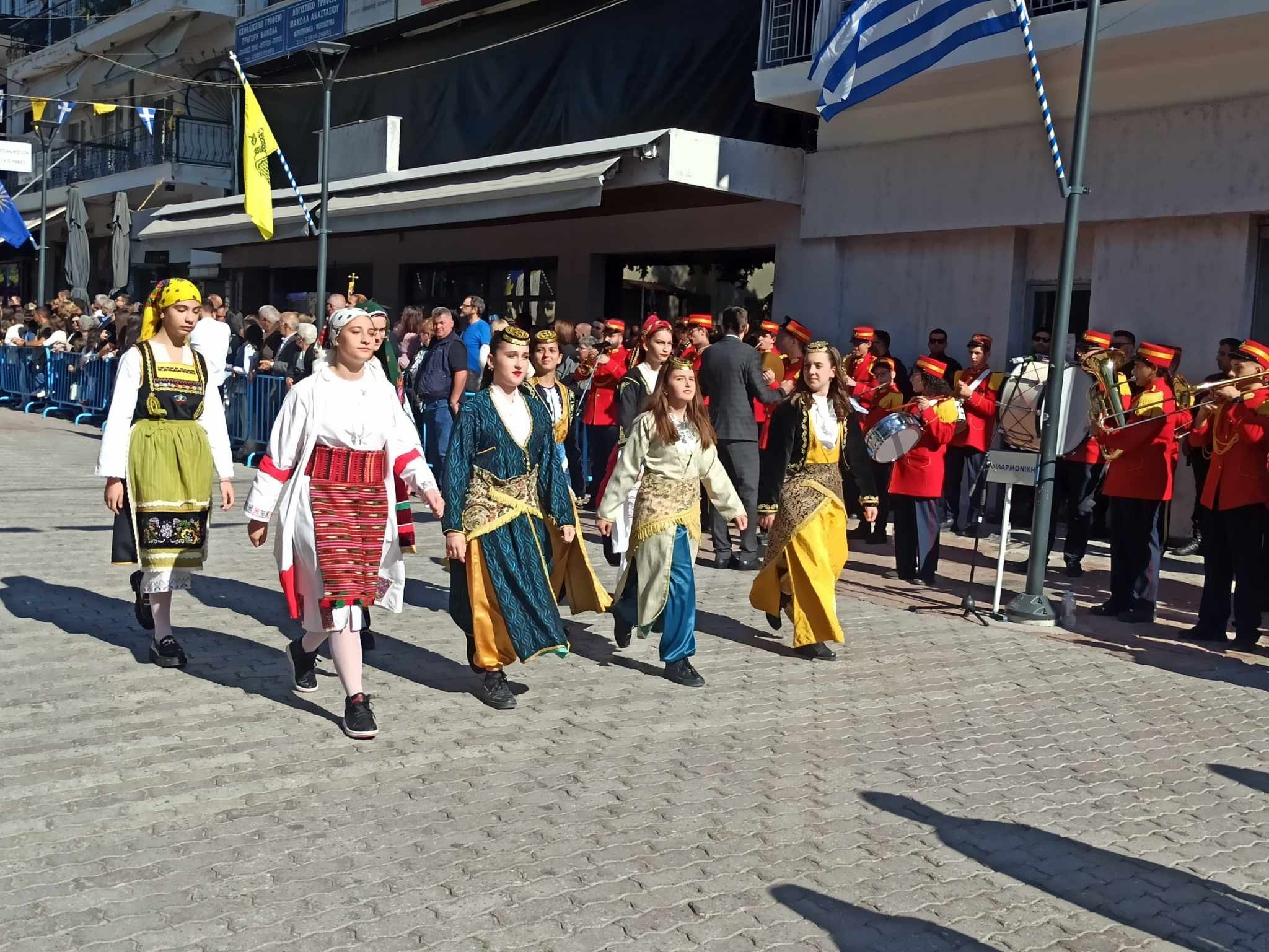 28η Οκτωβρίου/Γιαννιτσά: Με καλοκαιρινό καιρό η παρέλαση στον Πεζόδρομο της πόλης