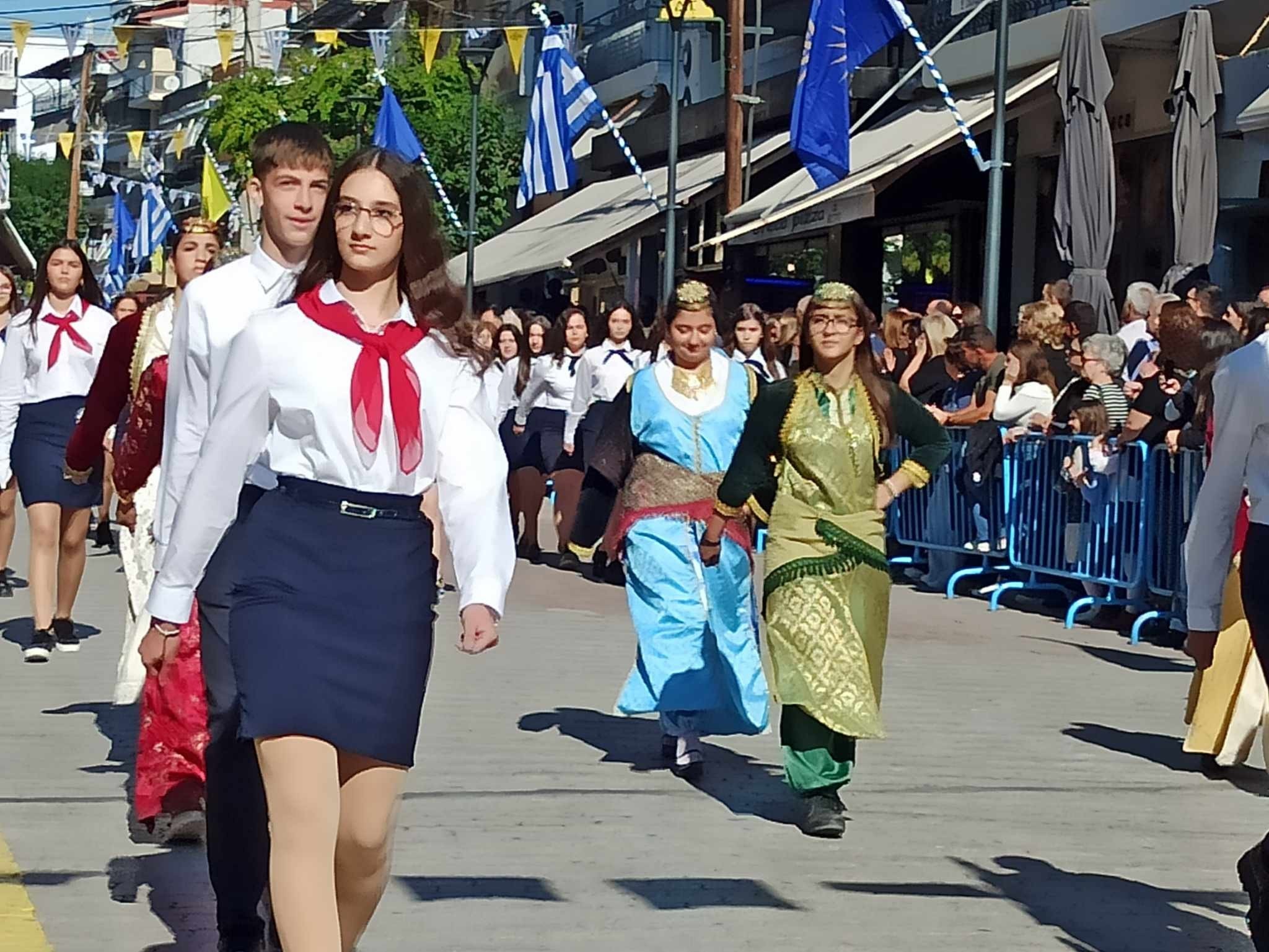 28η Οκτωβρίου/Γιαννιτσά: Με καλοκαιρινό καιρό η παρέλαση στον Πεζόδρομο της πόλης