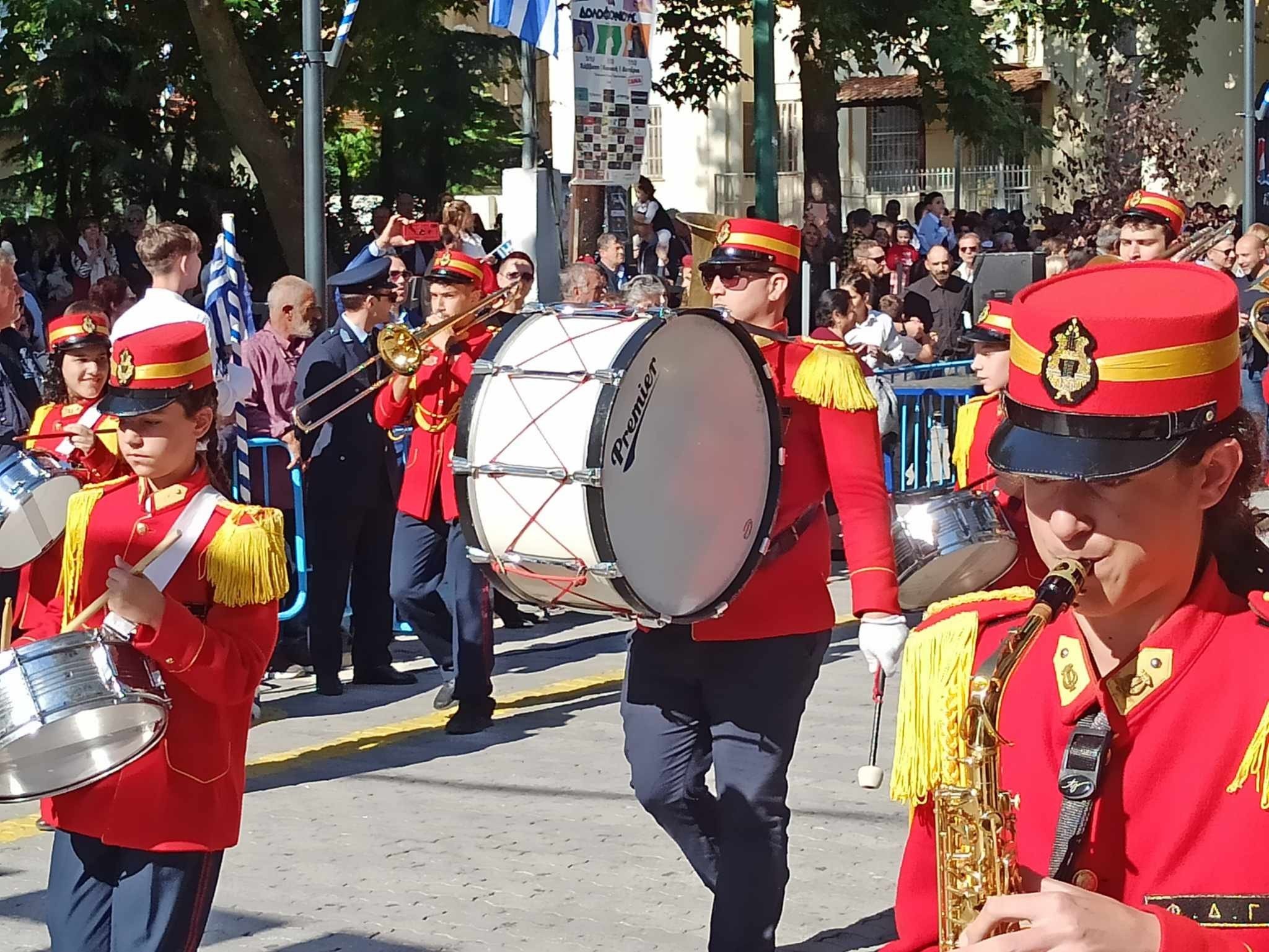 28η Οκτωβρίου/Γιαννιτσά: Με καλοκαιρινό καιρό η παρέλαση στον Πεζόδρομο της πόλης