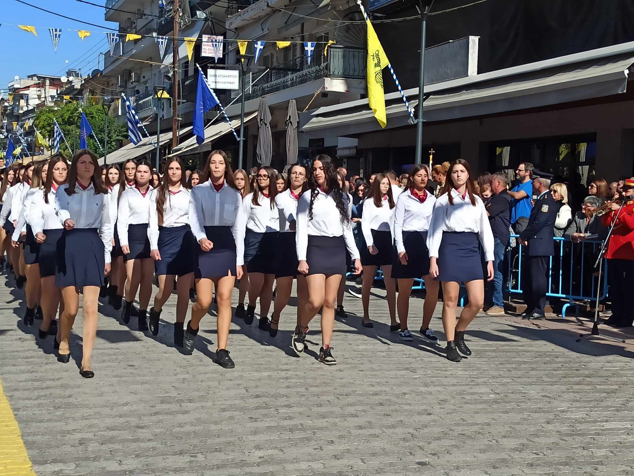 28η Οκτωβρίου/Γιαννιτσά: Με καλοκαιρινό καιρό η παρέλαση στον Πεζόδρομο της πόλης