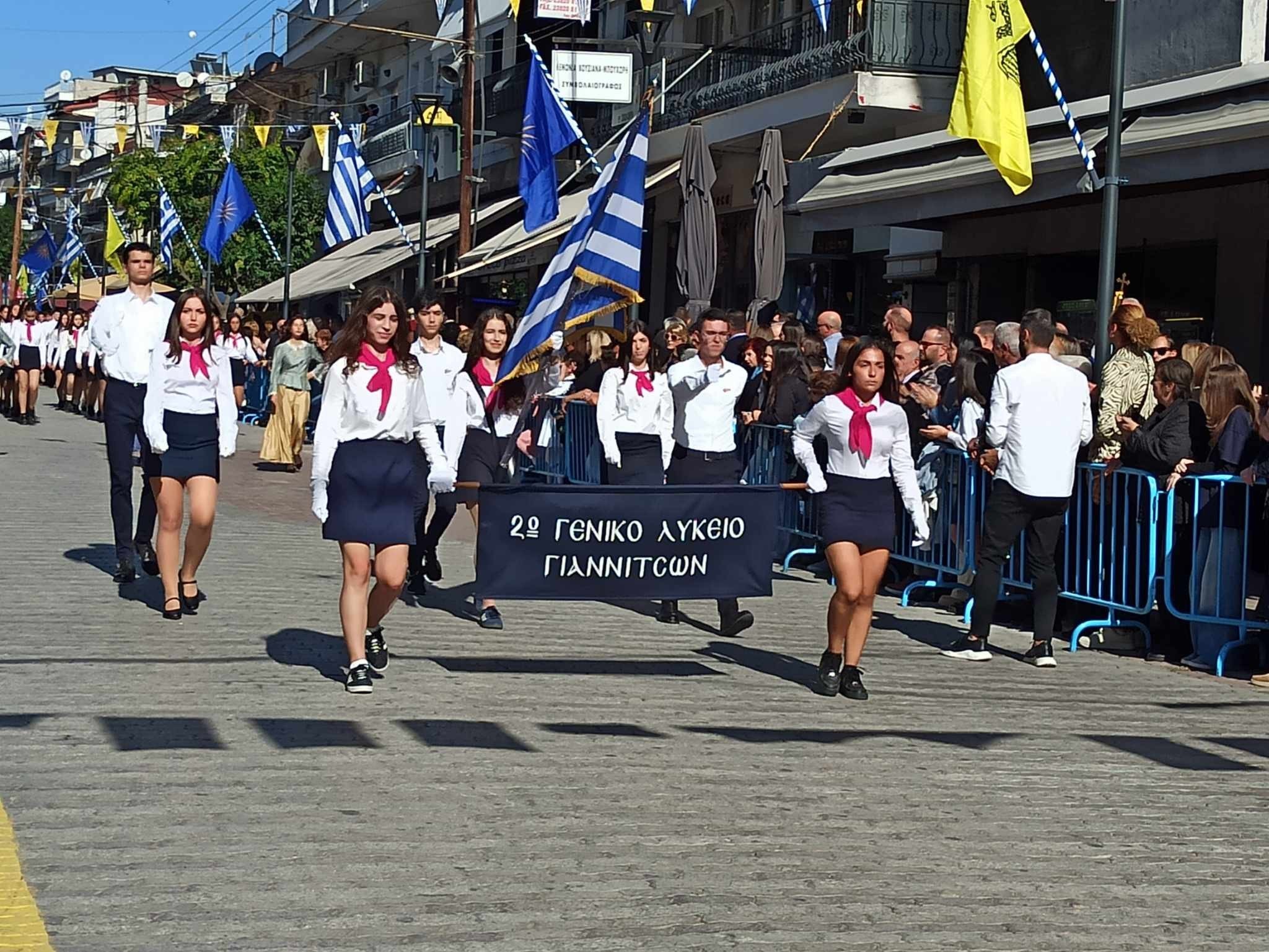 28η Οκτωβρίου/Γιαννιτσά: Με καλοκαιρινό καιρό η παρέλαση στον Πεζόδρομο της πόλης