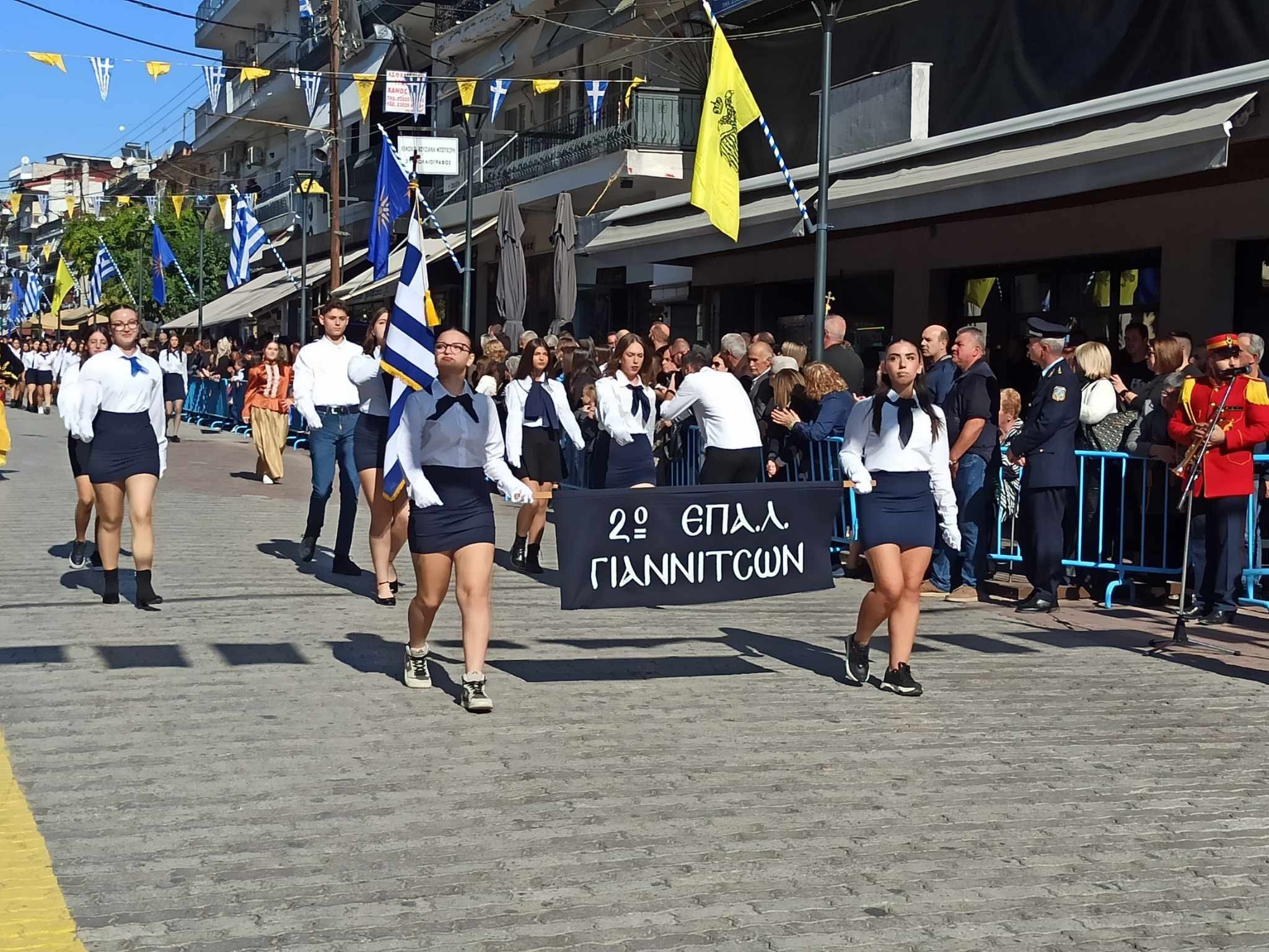 28η Οκτωβρίου/Γιαννιτσά: Με καλοκαιρινό καιρό η παρέλαση στον Πεζόδρομο της πόλης