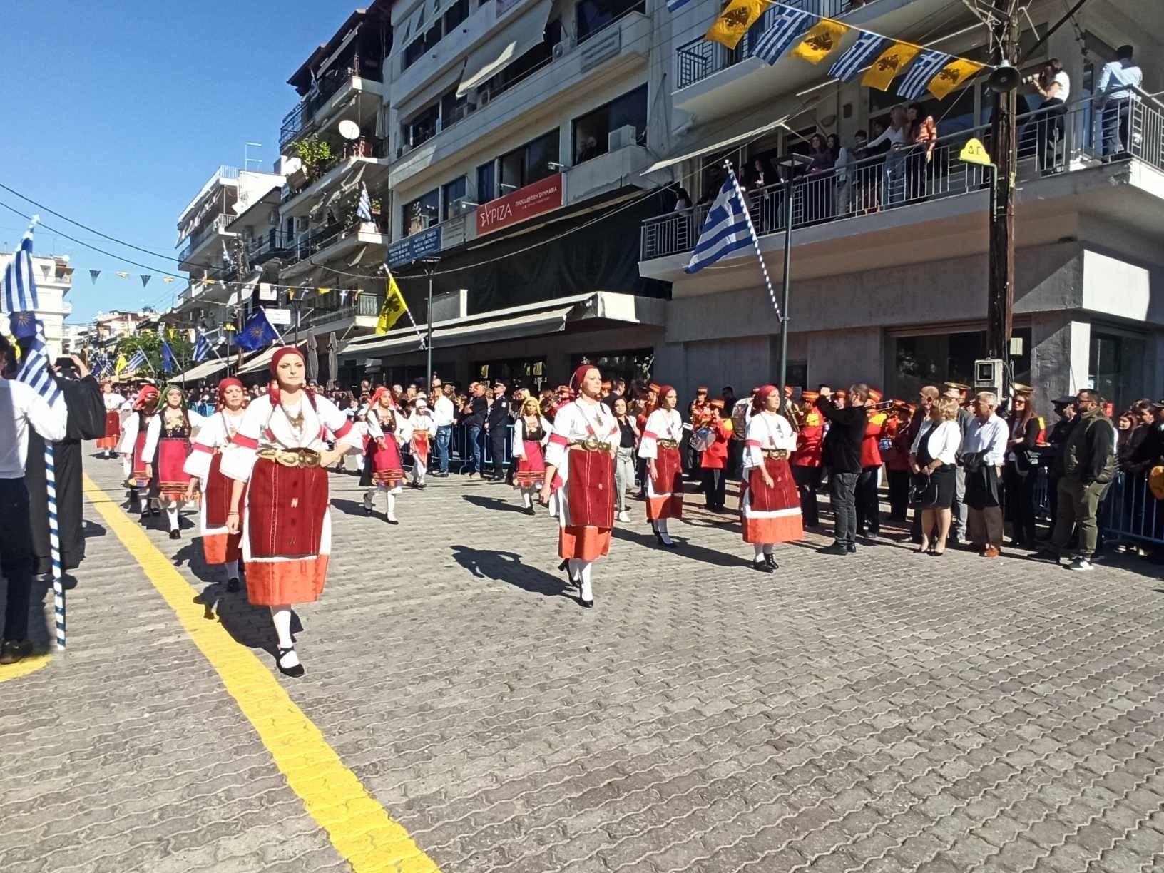 28η Οκτωβρίου/Γιαννιτσά: Με καλοκαιρινό καιρό η παρέλαση στον Πεζόδρομο της πόλης