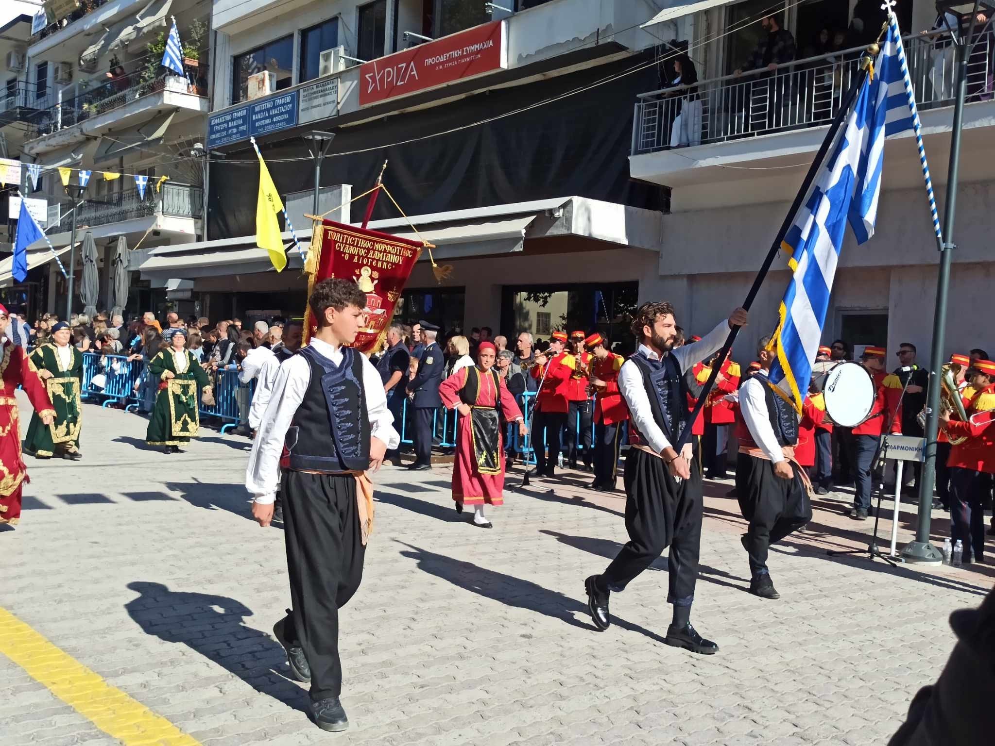 28η Οκτωβρίου/Γιαννιτσά: Με καλοκαιρινό καιρό η παρέλαση στον Πεζόδρομο της πόλης