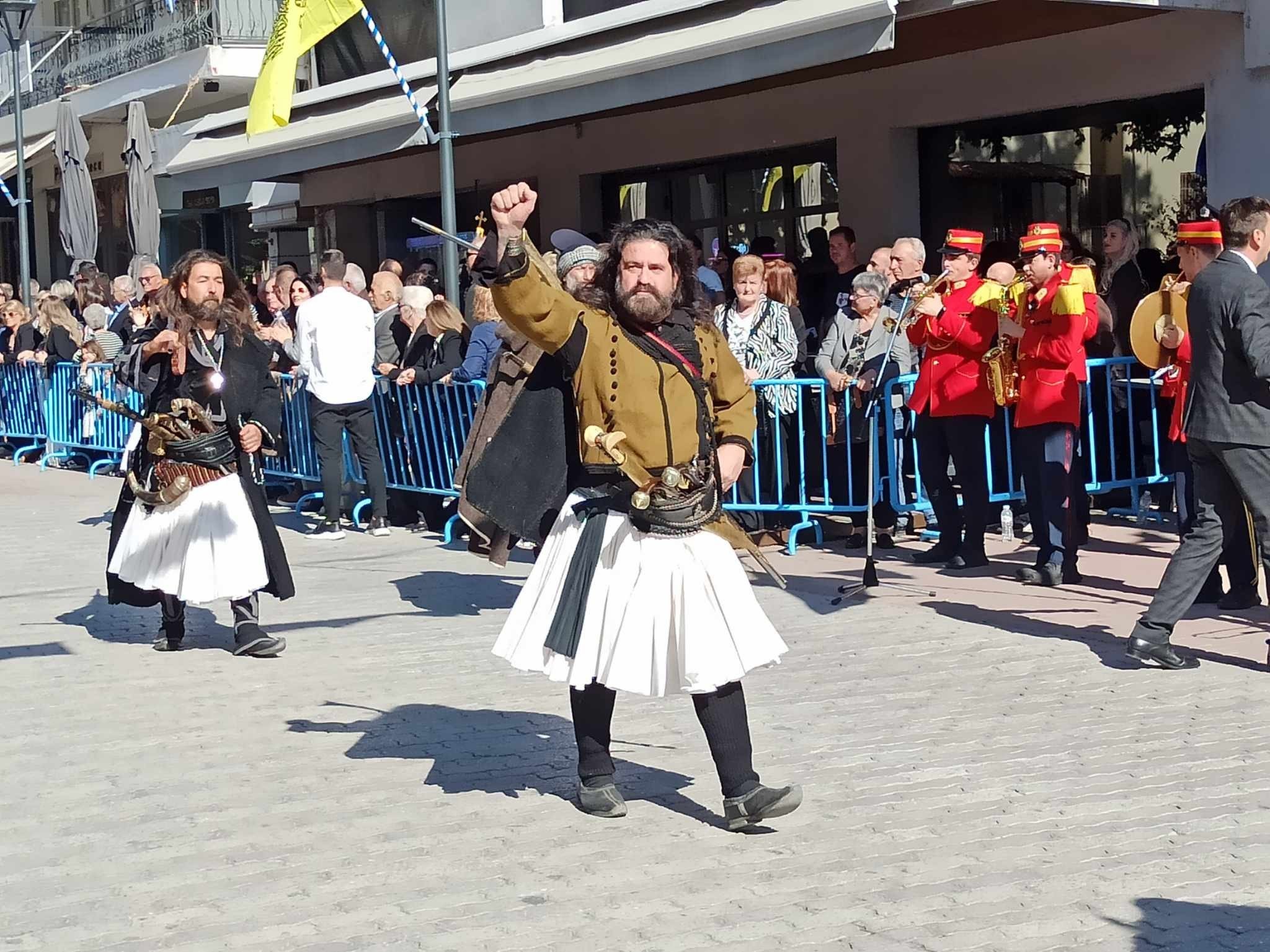 28η Οκτωβρίου/Γιαννιτσά: Με καλοκαιρινό καιρό η παρέλαση στον Πεζόδρομο της πόλης