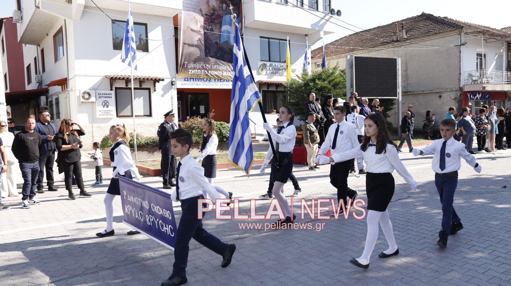 Η μαθητική παρέλαση στην Κρύα Βρύση (φωτογραφίες/βίντεο)