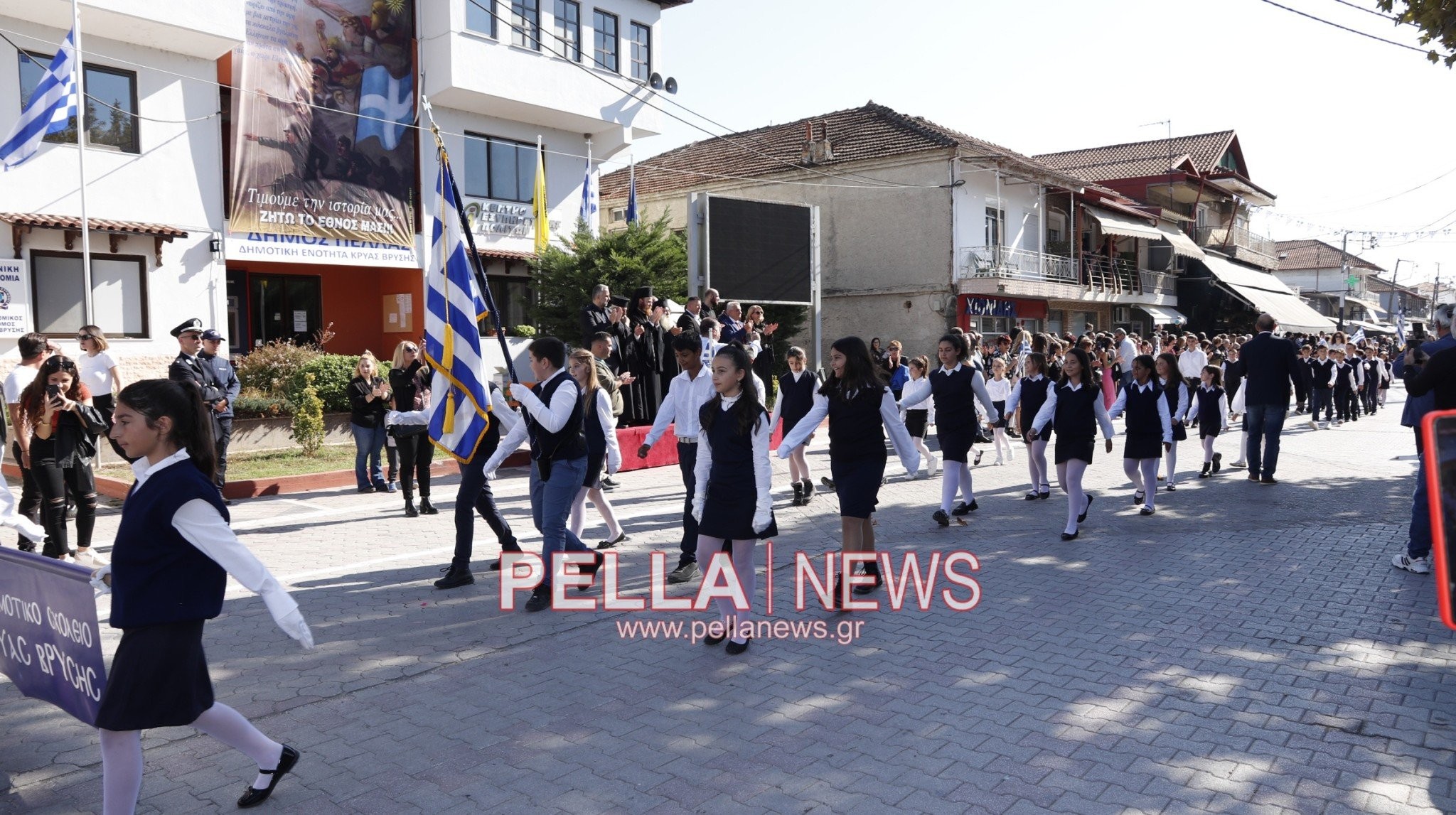 Η μαθητική παρέλαση στην Κρύα Βρύση (φωτογραφίες/βίντεο)