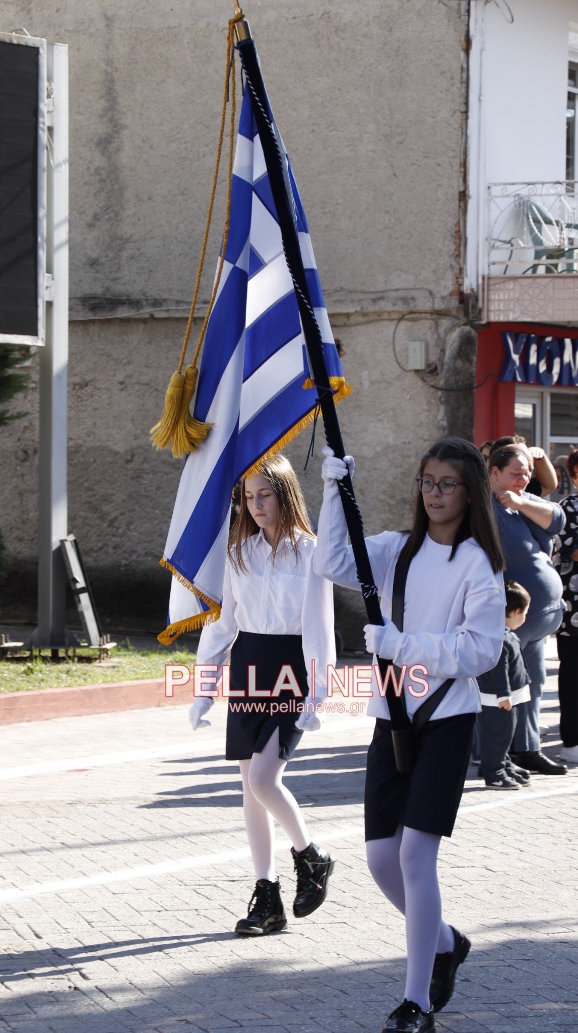 Η μαθητική παρέλαση στην Κρύα Βρύση (φωτογραφίες/βίντεο)