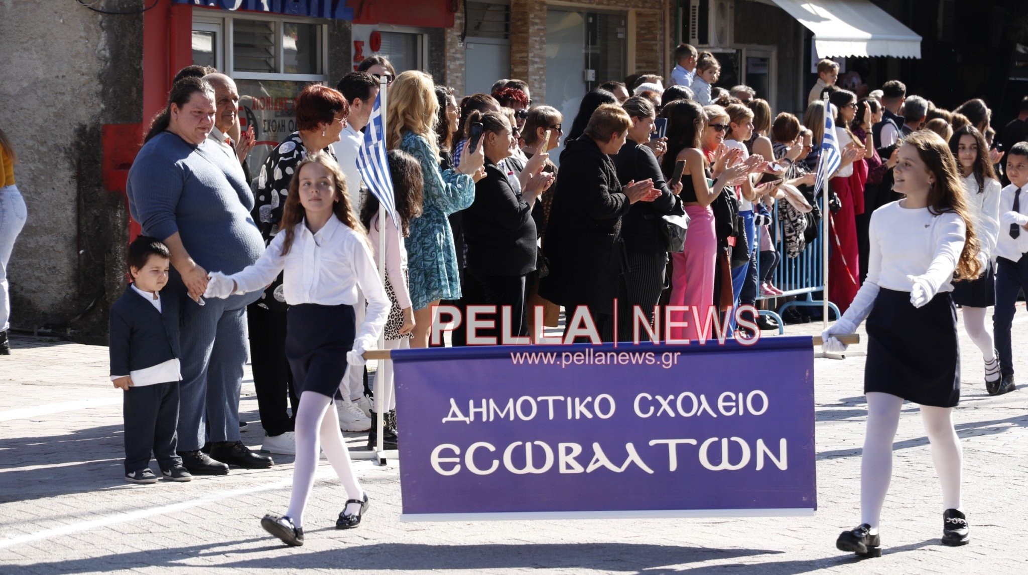 Η μαθητική παρέλαση στην Κρύα Βρύση (φωτογραφίες/βίντεο)