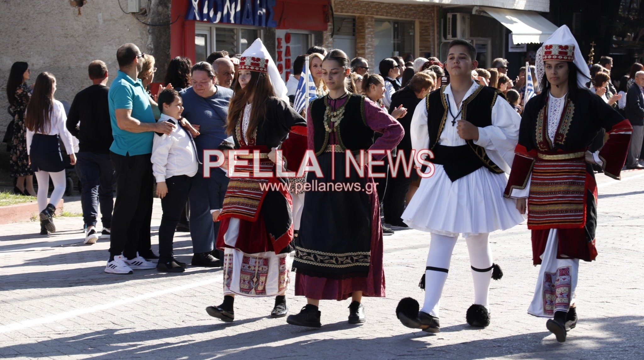 Η παρέλαση των Συλλόγων στην Κρύα Βρύση (φωτογραφίες/βίντεο)