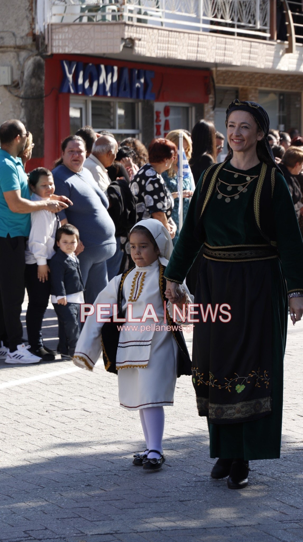 Η παρέλαση των Συλλόγων στην Κρύα Βρύση (φωτογραφίες/βίντεο)