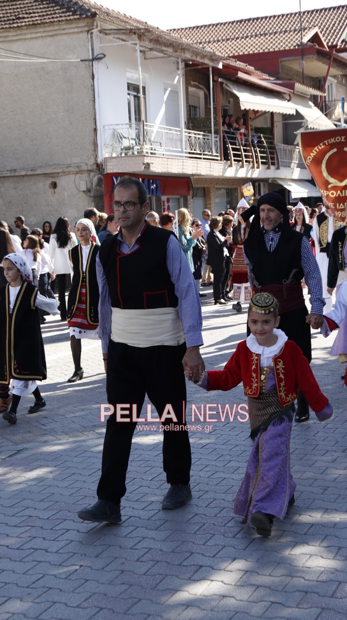 Η παρέλαση των Συλλόγων στην Κρύα Βρύση (φωτογραφίες/βίντεο)