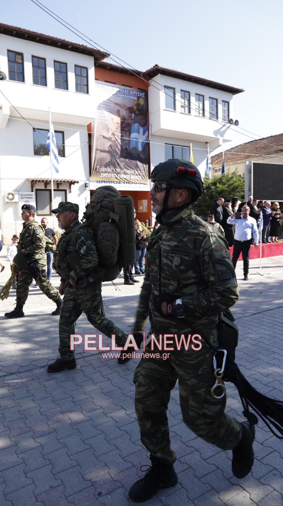 Η παρέλαση των Συλλόγων στην Κρύα Βρύση (φωτογραφίες/βίντεο)