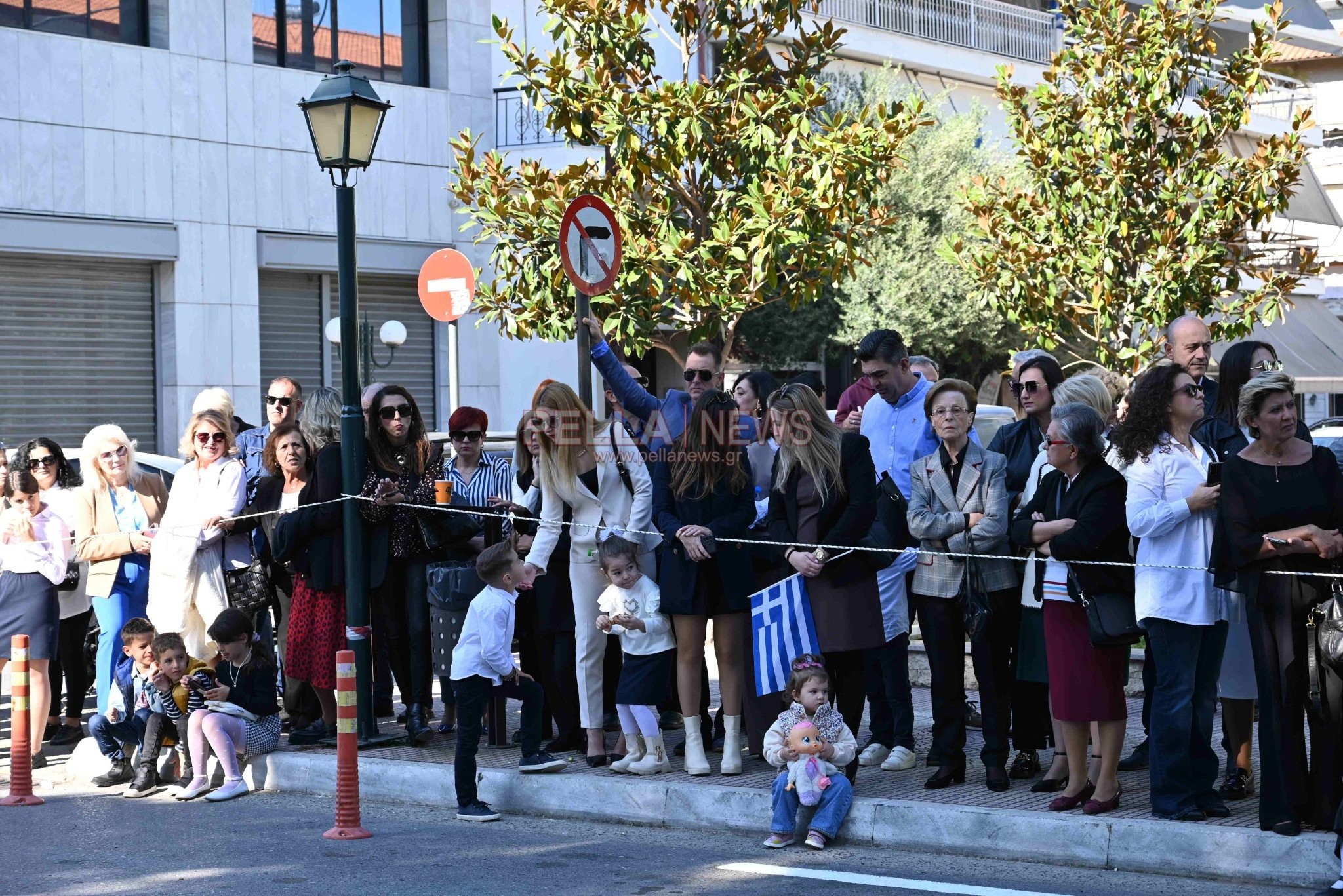 Σκύδρα: Σχολεία και πολιτιστικοί σύλλογοι παρέλασαν περήφανα τιμώντας το ηρωικό "ΟΧΙ"