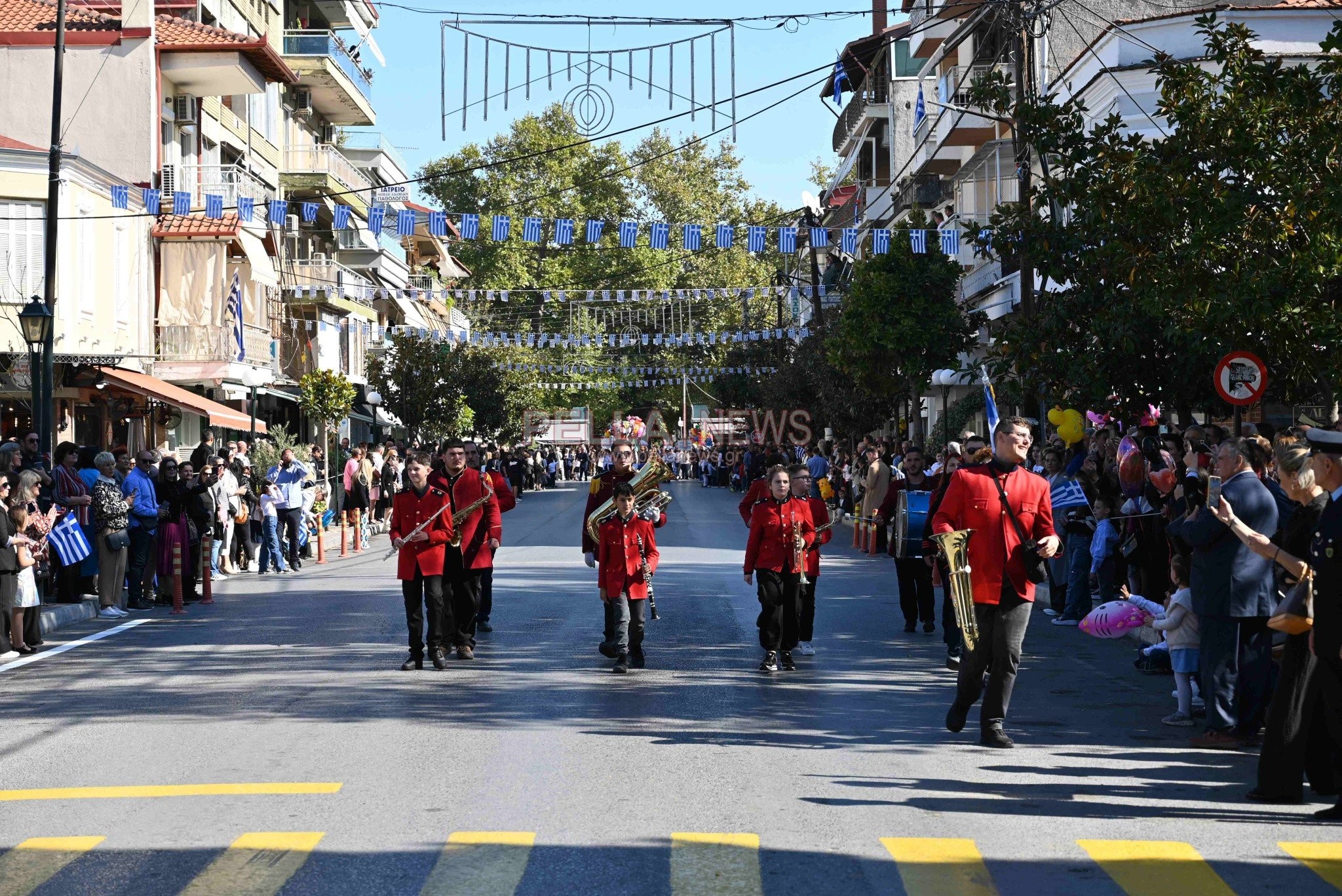 Σκύδρα: Σχολεία και πολιτιστικοί σύλλογοι παρέλασαν περήφανα τιμώντας το ηρωικό "ΟΧΙ"