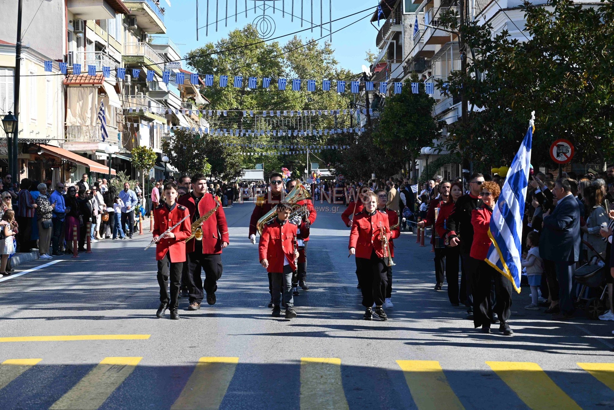 Σκύδρα: Σχολεία και πολιτιστικοί σύλλογοι παρέλασαν περήφανα τιμώντας το ηρωικό "ΟΧΙ"