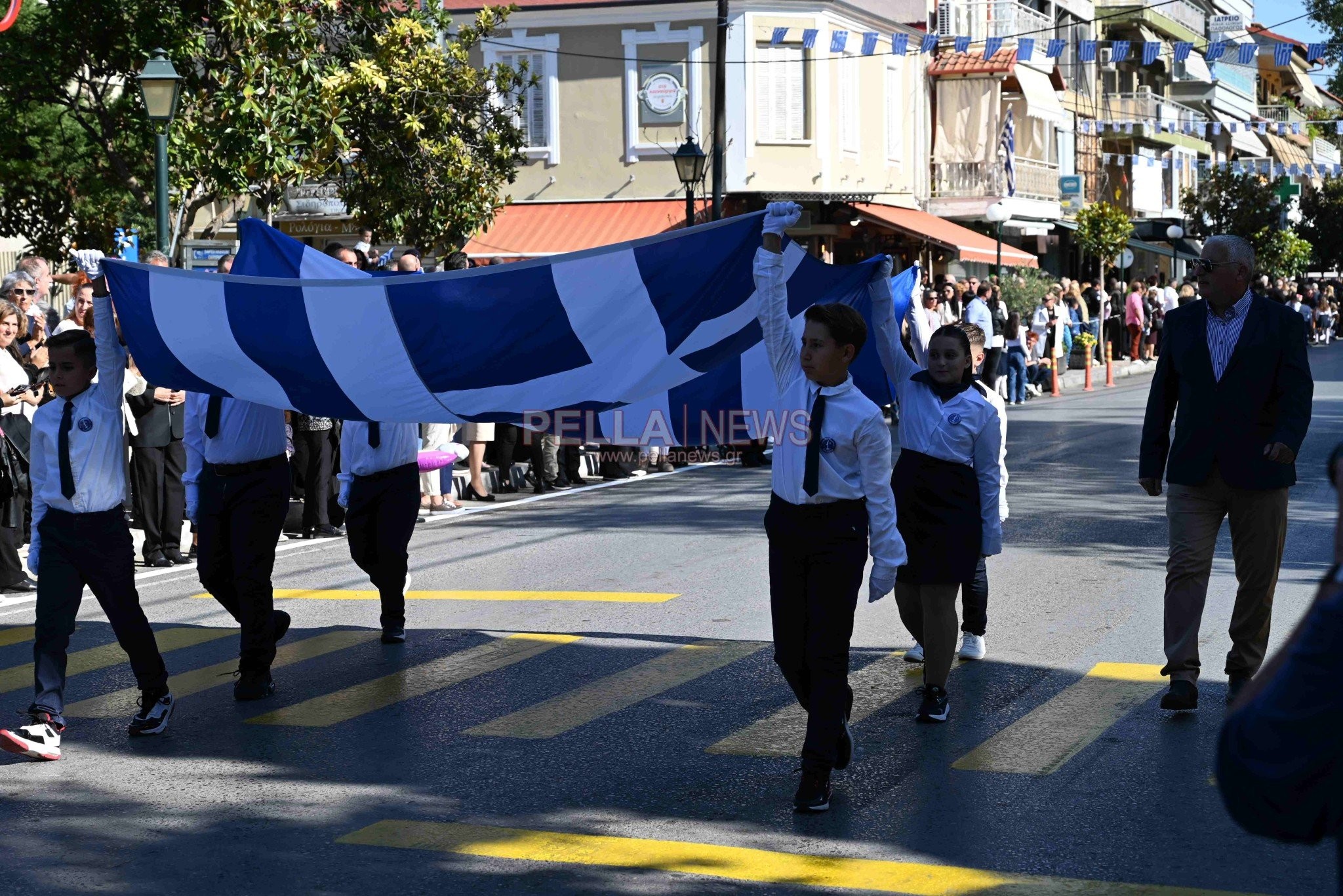 Παρέλαση 28ης Οκτωβρίου στη Σκύδρα: Ένα χειροκρότημα και για τους εκπαιδευτικούς