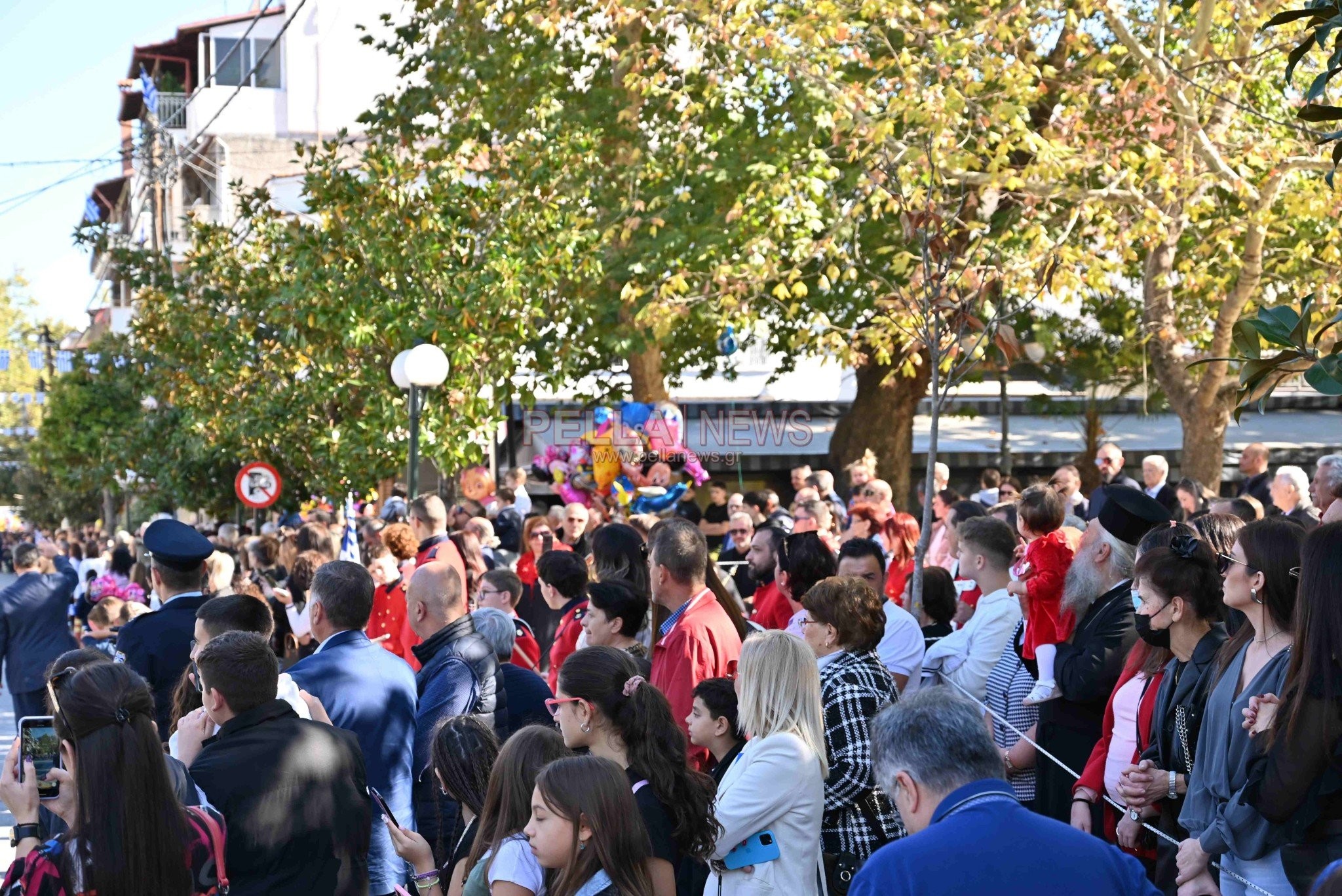 Σκύδρα: Σχολεία και πολιτιστικοί σύλλογοι παρέλασαν περήφανα τιμώντας το ηρωικό "ΟΧΙ"