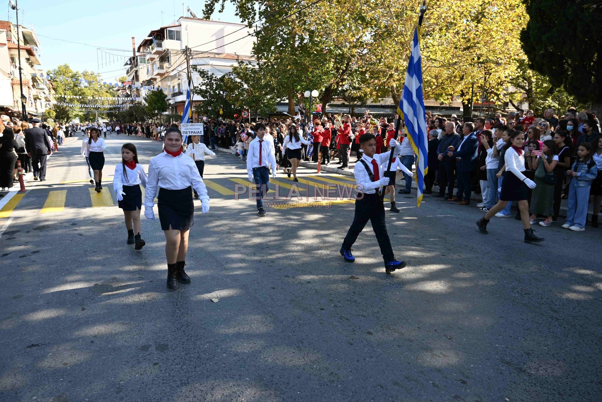 Σκύδρα: Σχολεία και πολιτιστικοί σύλλογοι παρέλασαν περήφανα τιμώντας το ηρωικό "ΟΧΙ"