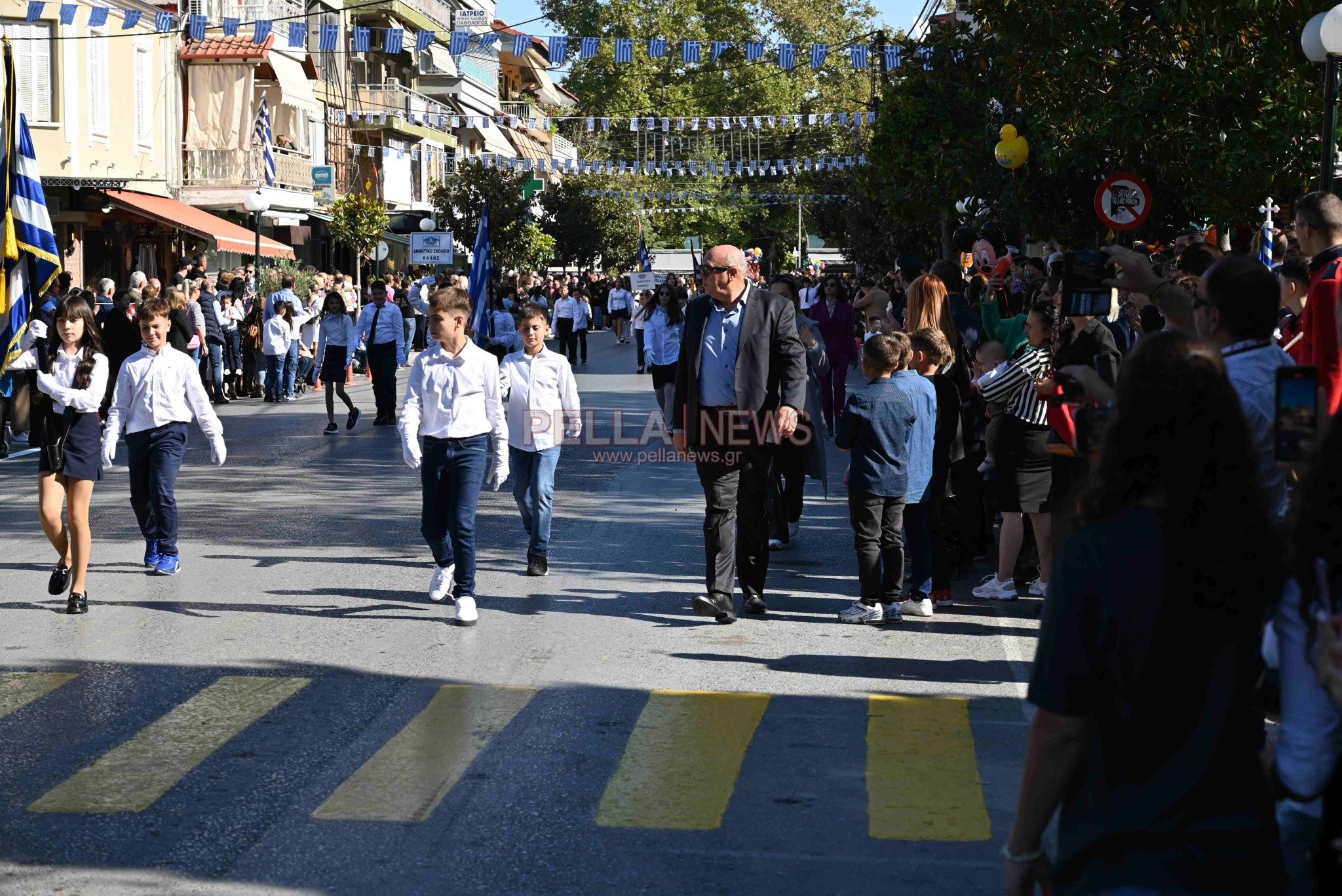 Παρέλαση 28ης Οκτωβρίου στη Σκύδρα: Ένα χειροκρότημα και για τους εκπαιδευτικούς