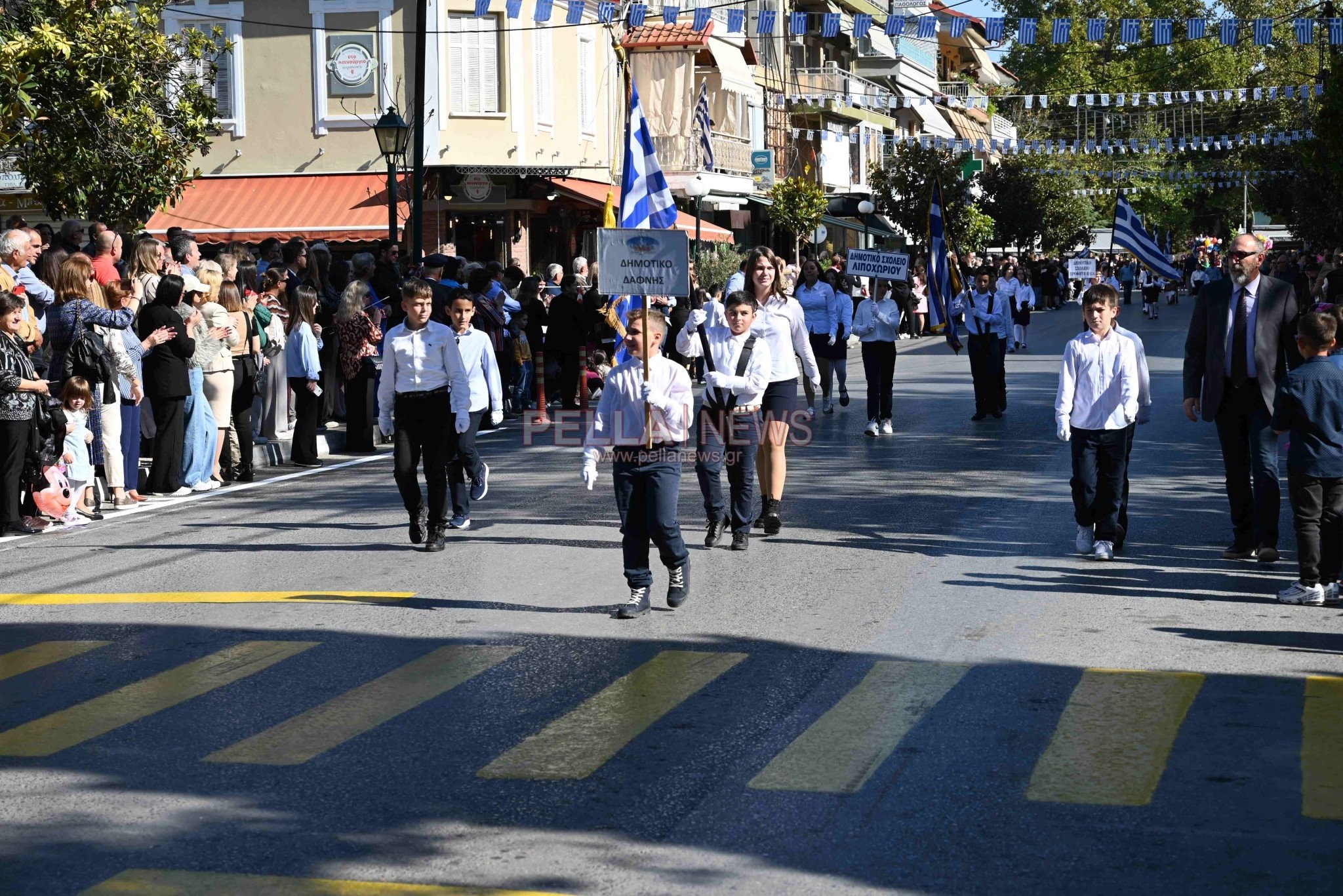 Σκύδρα: Σχολεία και πολιτιστικοί σύλλογοι παρέλασαν περήφανα τιμώντας το ηρωικό "ΟΧΙ"