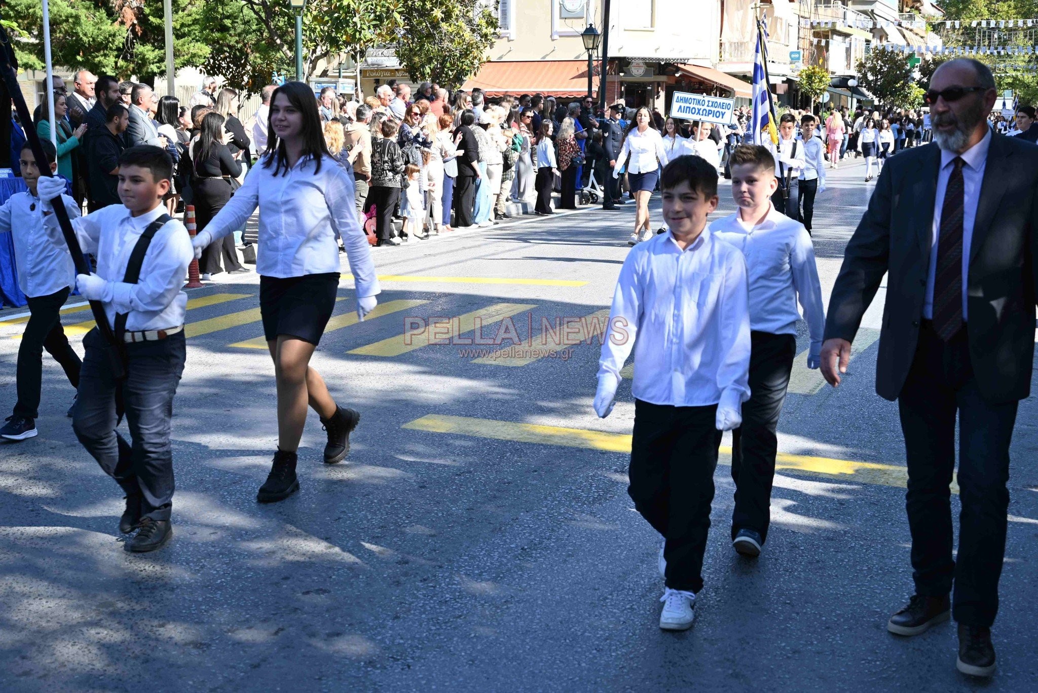 Παρέλαση 28ης Οκτωβρίου στη Σκύδρα: Ένα χειροκρότημα και για τους εκπαιδευτικούς