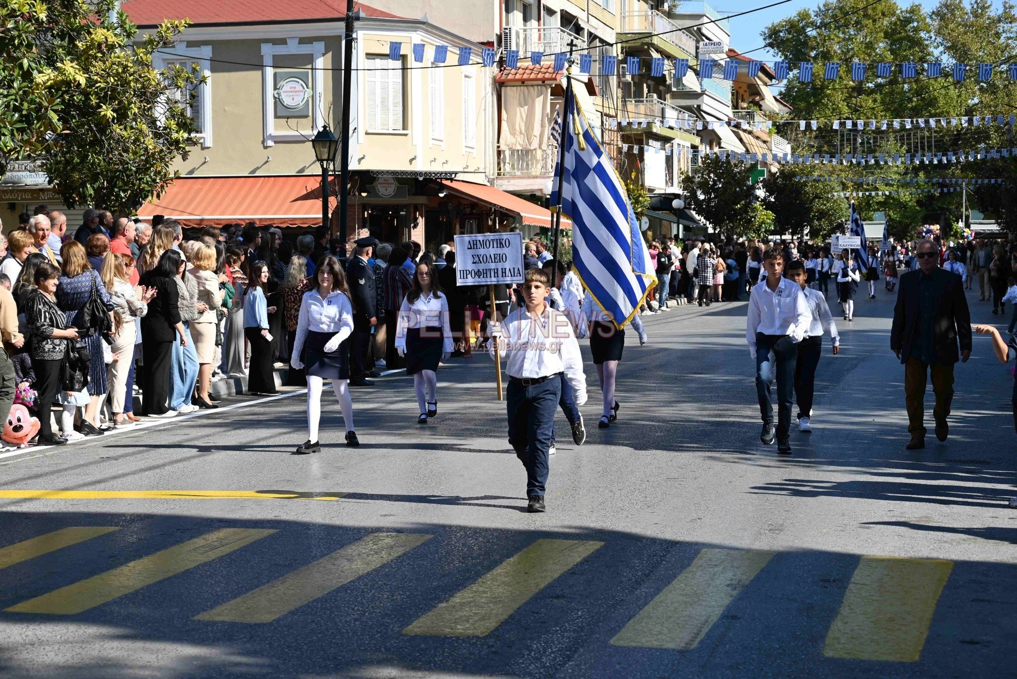 Σκύδρα: Σχολεία και πολιτιστικοί σύλλογοι παρέλασαν περήφανα τιμώντας το ηρωικό "ΟΧΙ"