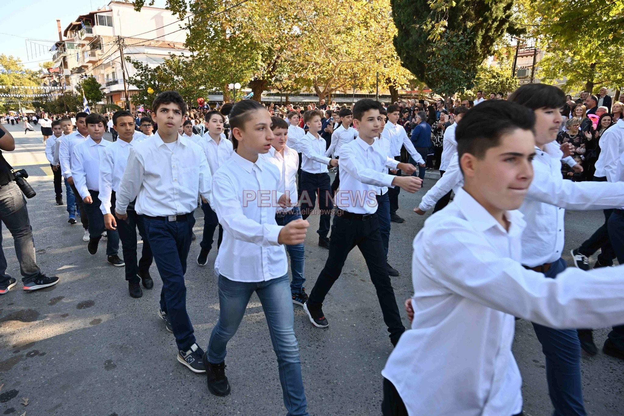 Σκύδρα: Σχολεία και πολιτιστικοί σύλλογοι παρέλασαν περήφανα τιμώντας το ηρωικό "ΟΧΙ"