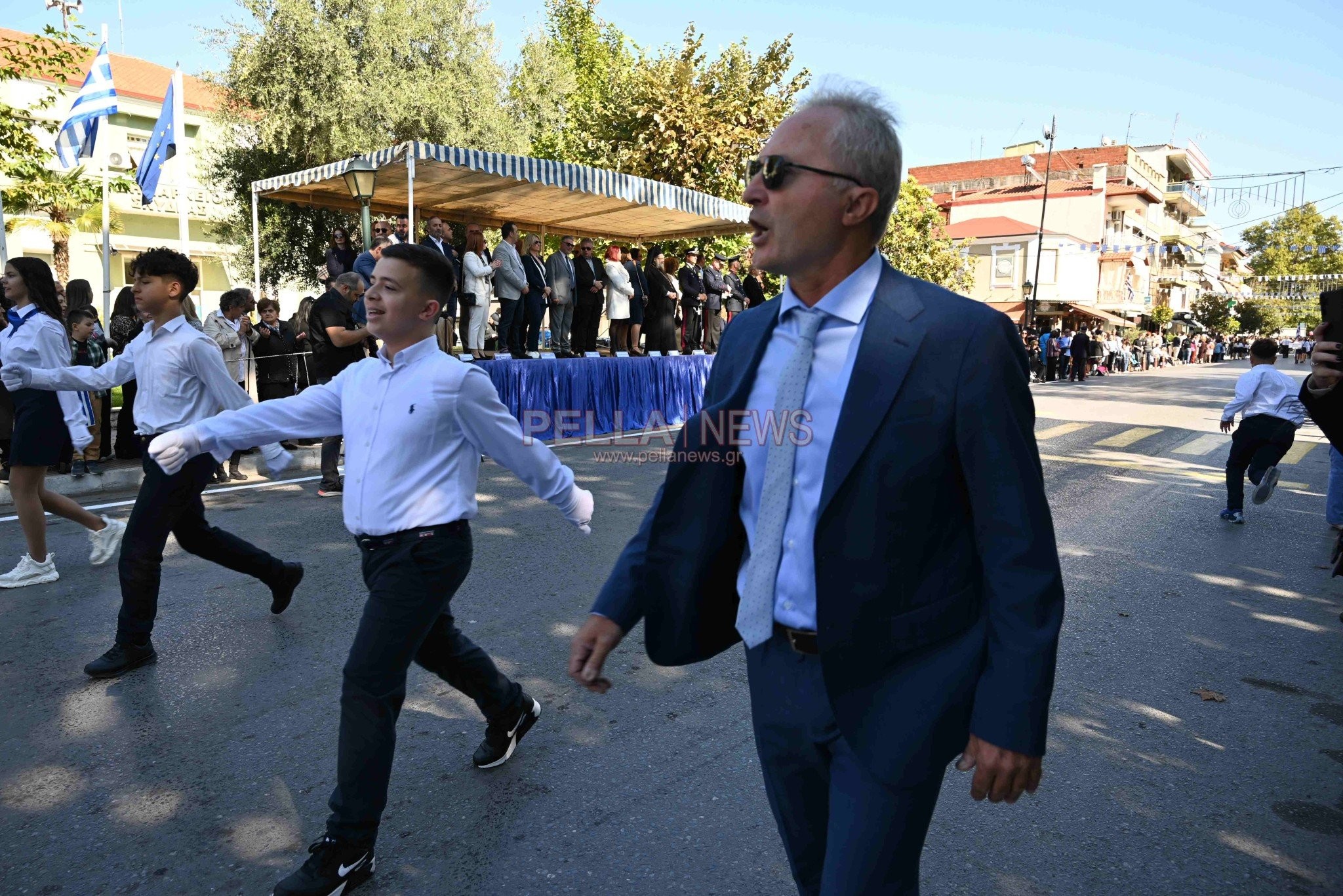 Παρέλαση 28ης Οκτωβρίου στη Σκύδρα: Ένα χειροκρότημα και για τους εκπαιδευτικούς