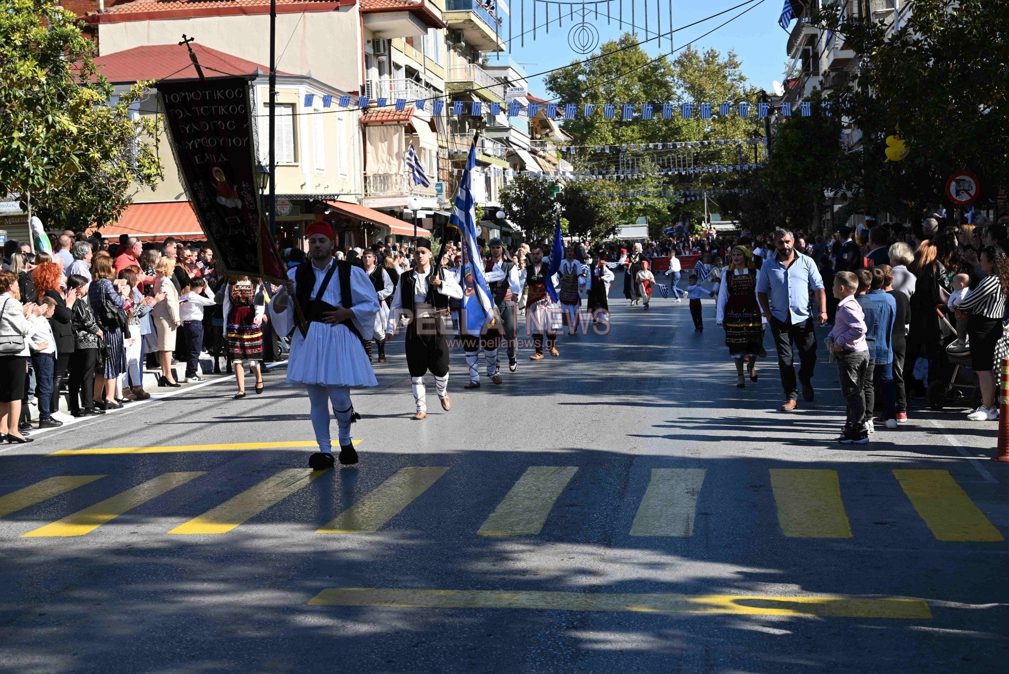 Σκύδρα: Σχολεία και πολιτιστικοί σύλλογοι παρέλασαν περήφανα τιμώντας το ηρωικό "ΟΧΙ"