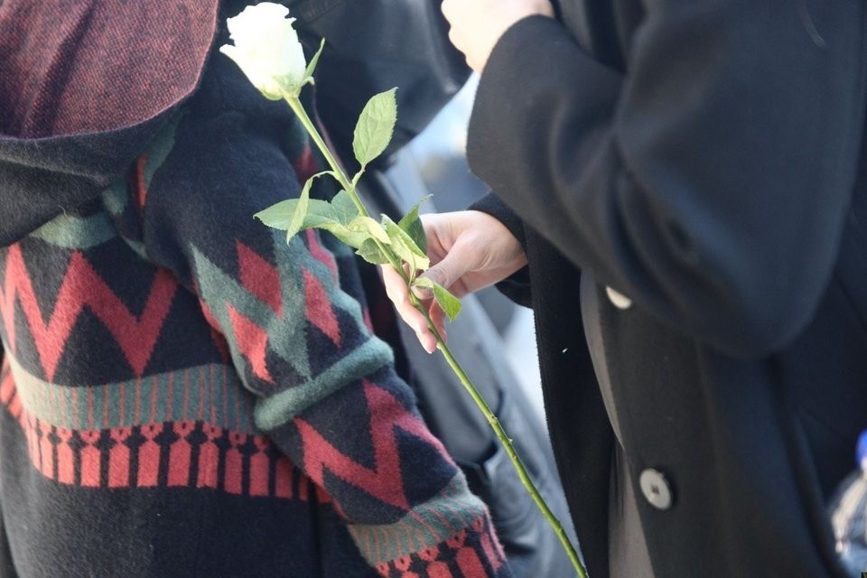 Απέραντη θλίψη στην κηδεία του Δημήτρη Ήμελλου -Με δάκρυα στα μάτια οι ηθοποιοί